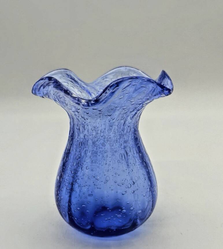 Small blue blown glass vase with air bubbles - 614024