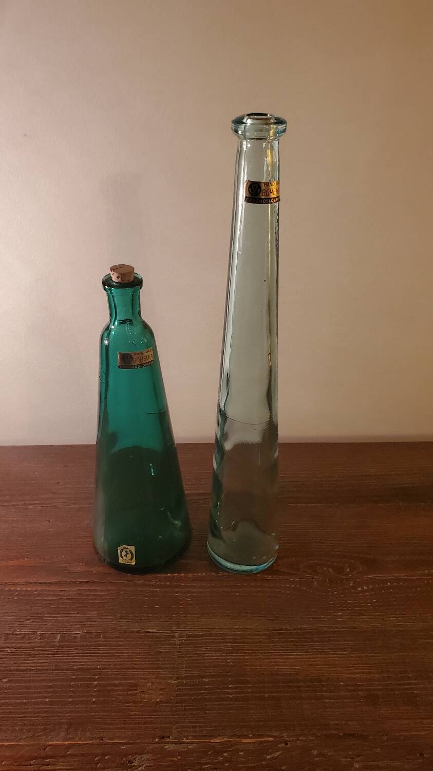 Lot 2 mini vases, vintage bottles