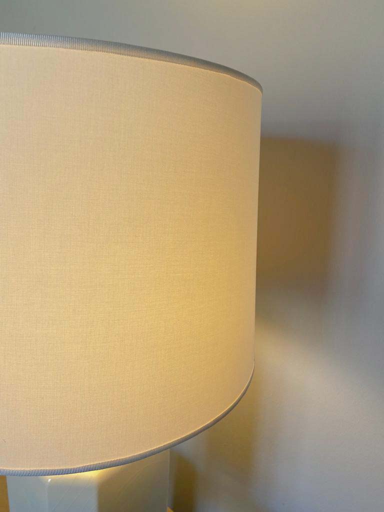 White lacquered ceramic table lamp, Italy 1970s