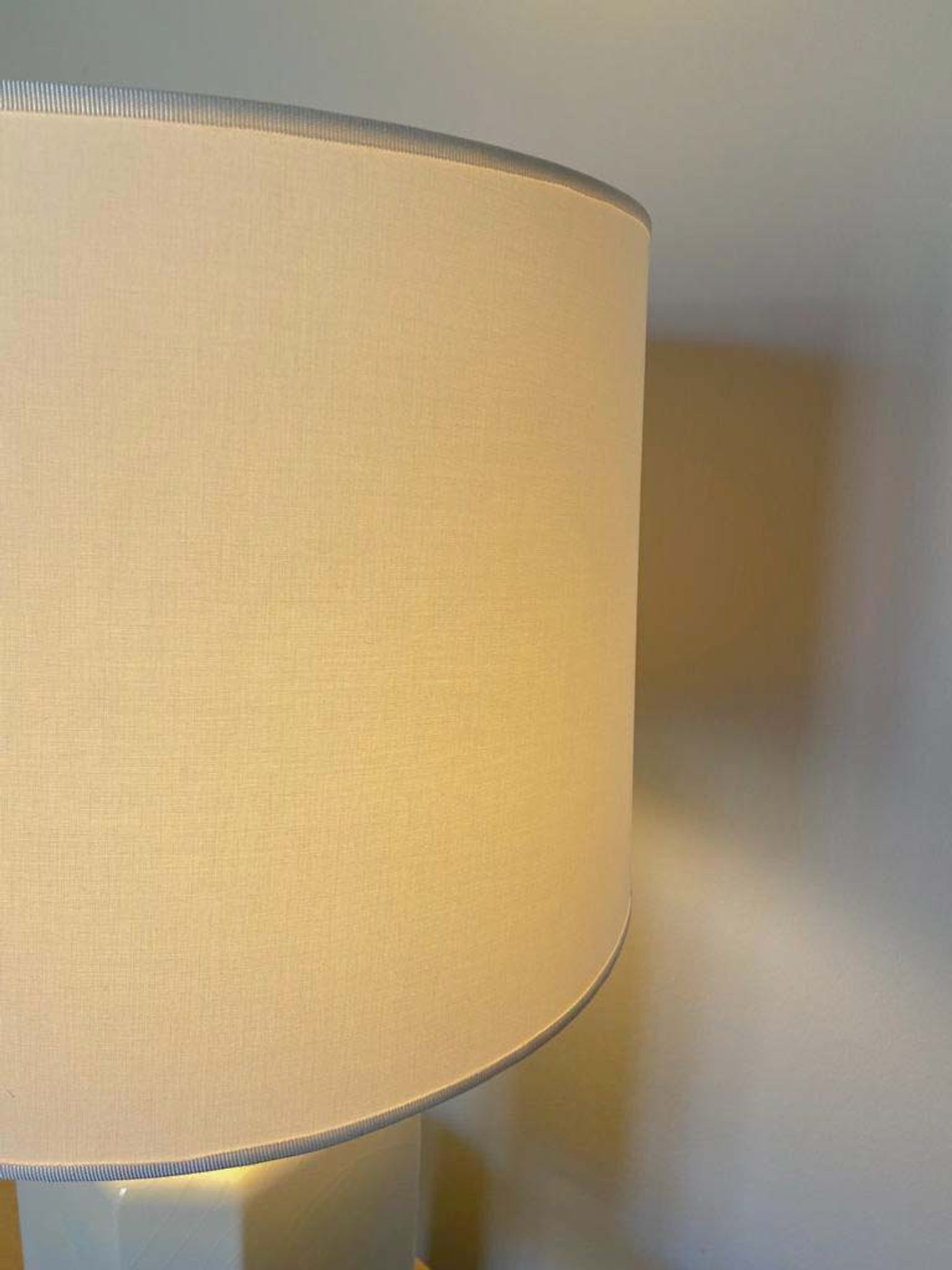 Lampe de table en céramique laquée blanche, Italie 1970s