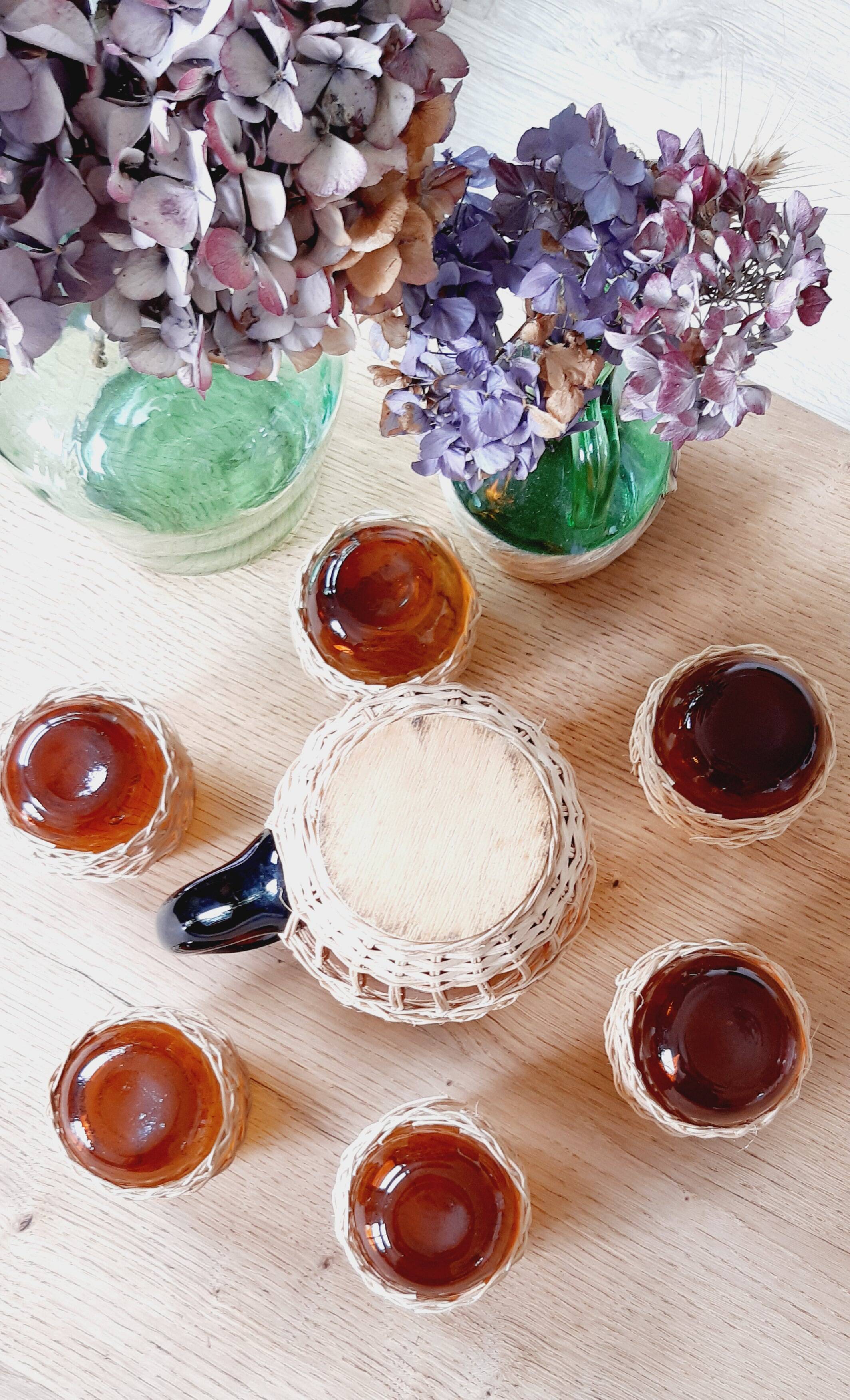 Carafe and 6 vintage tumbler glasses