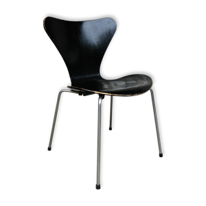 Chaise noire 3107 série