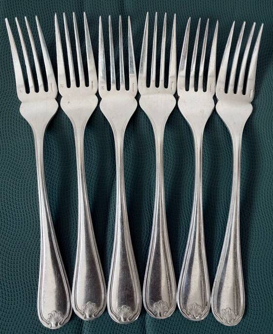 Elegant 24-piece fish service – Marot Bérain pattern in silver-plated metal