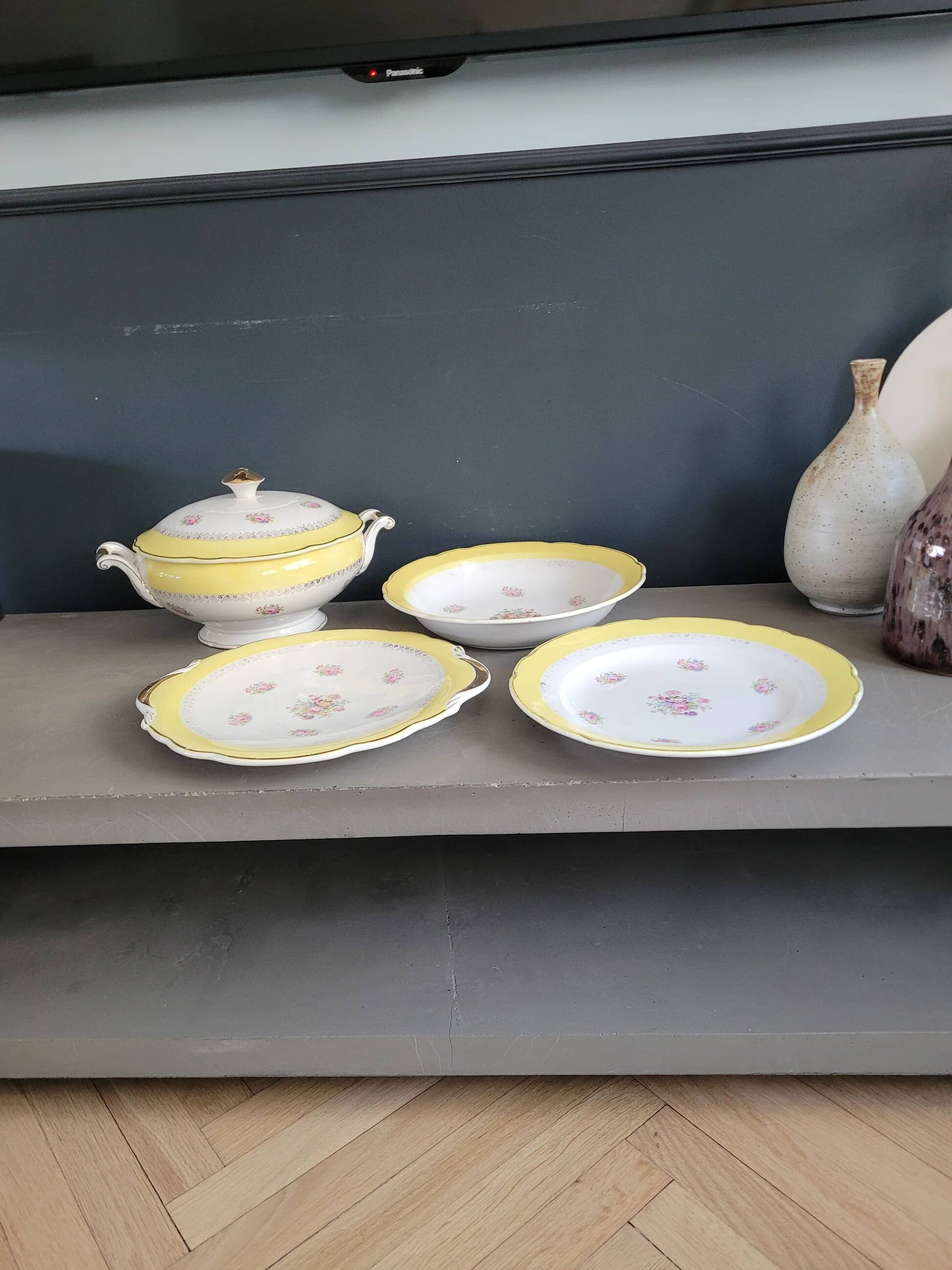 Soup tureen and 3 dishes Digoin & Sarreguemines model Graziella - Ref 921