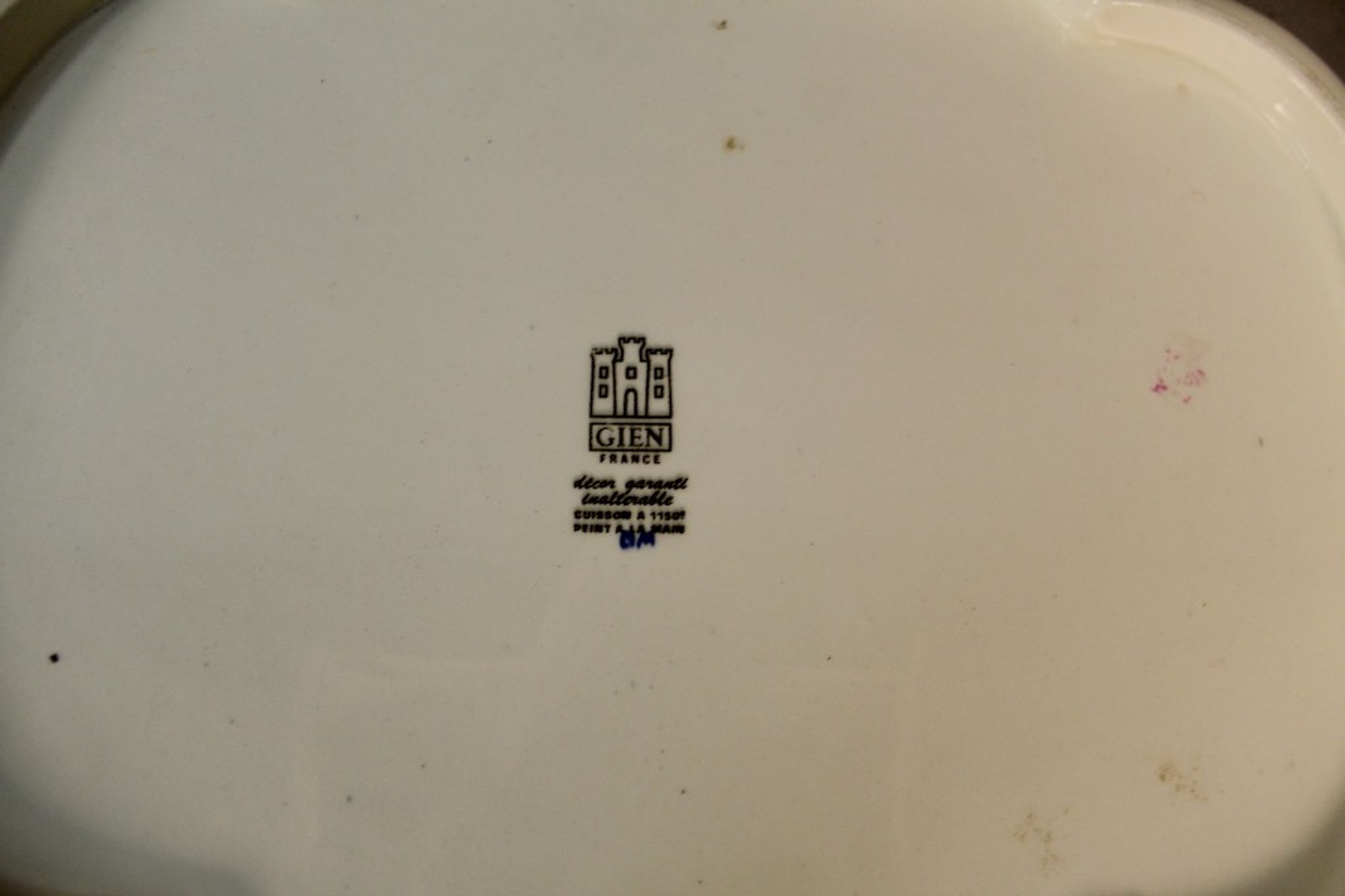 Dish of Gien of chamfered shape