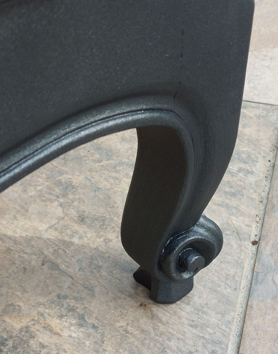 Louis XV lacquered chest of drawers black steel