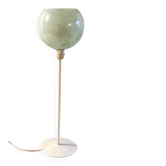 Lampe à poser globe en verre de clichy vert pâle.