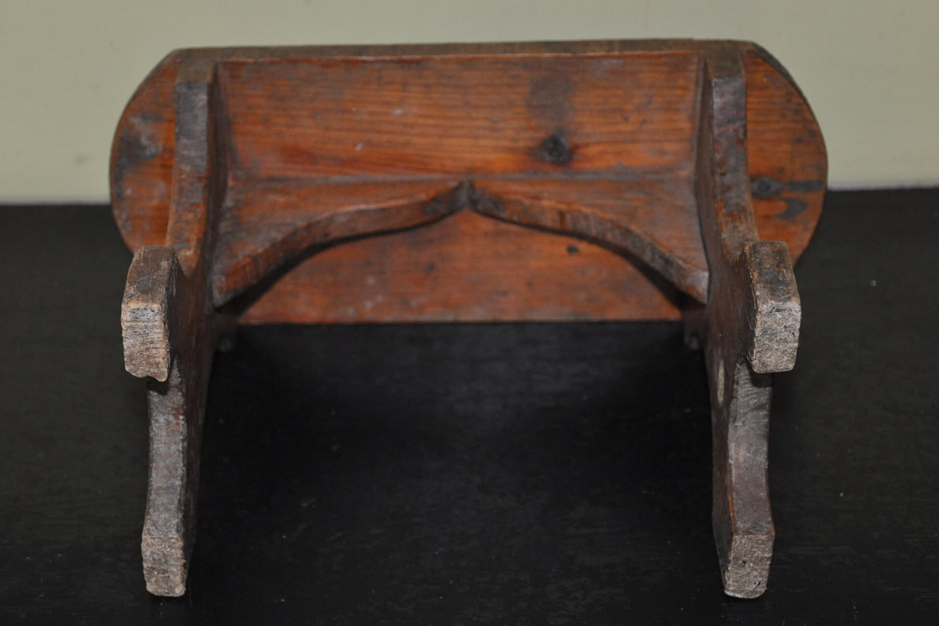 Footstool or anointed stool