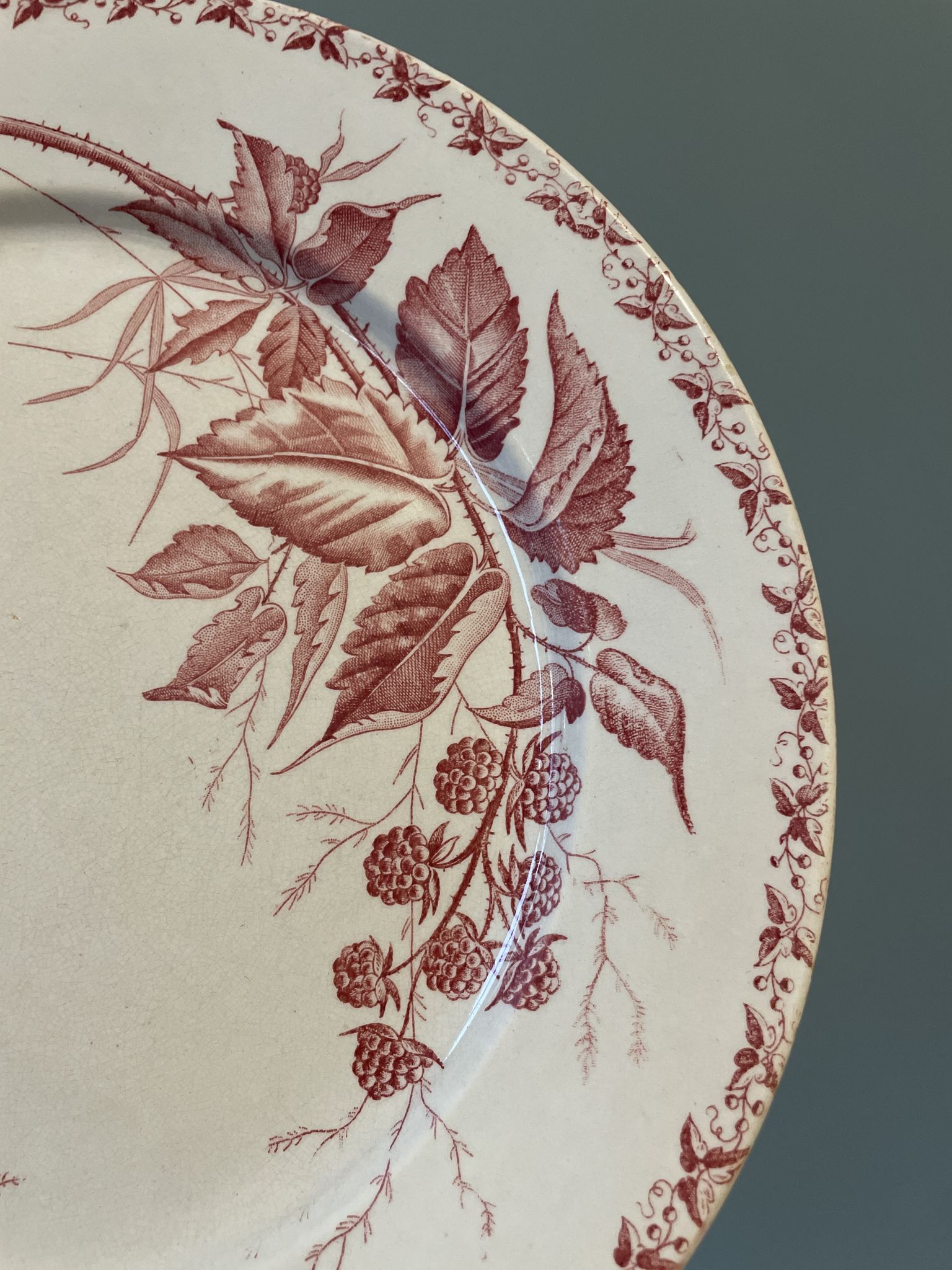 Set of 4 old flat plates Terre de Fer, earthenware of Badonviller