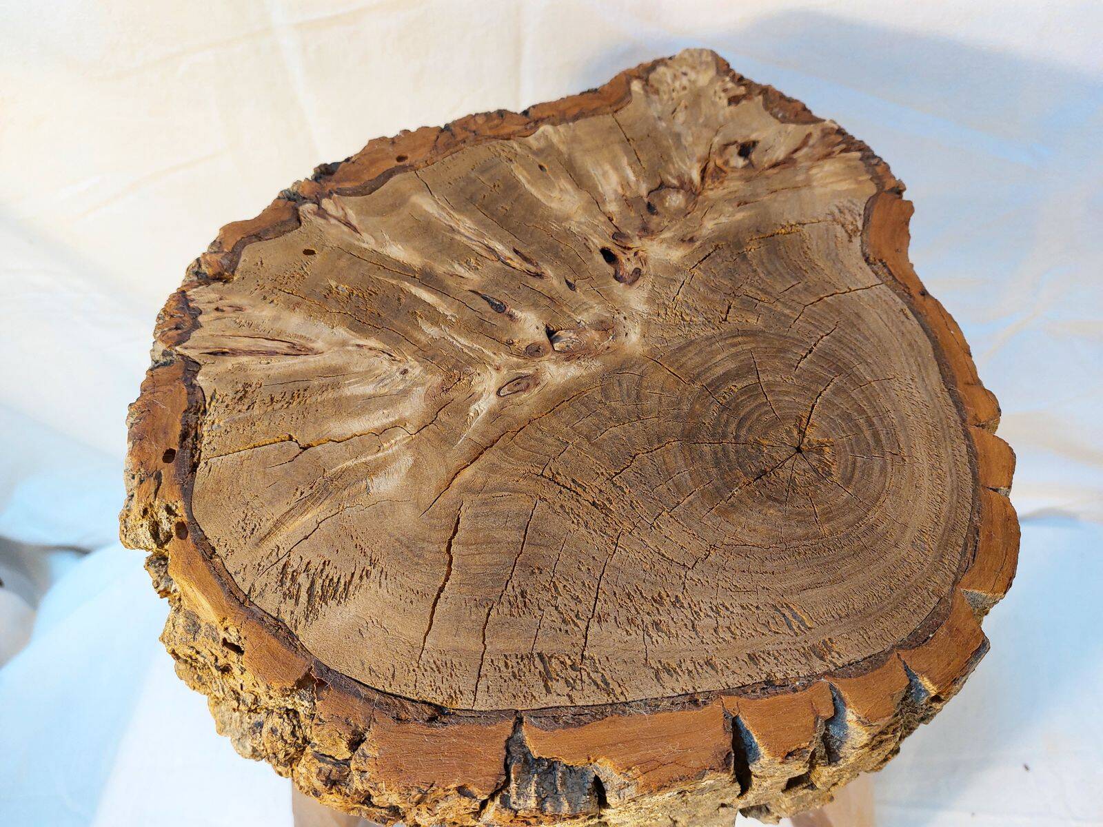 Brutalist tripod stool - French popular craftsmanship from the 20th century