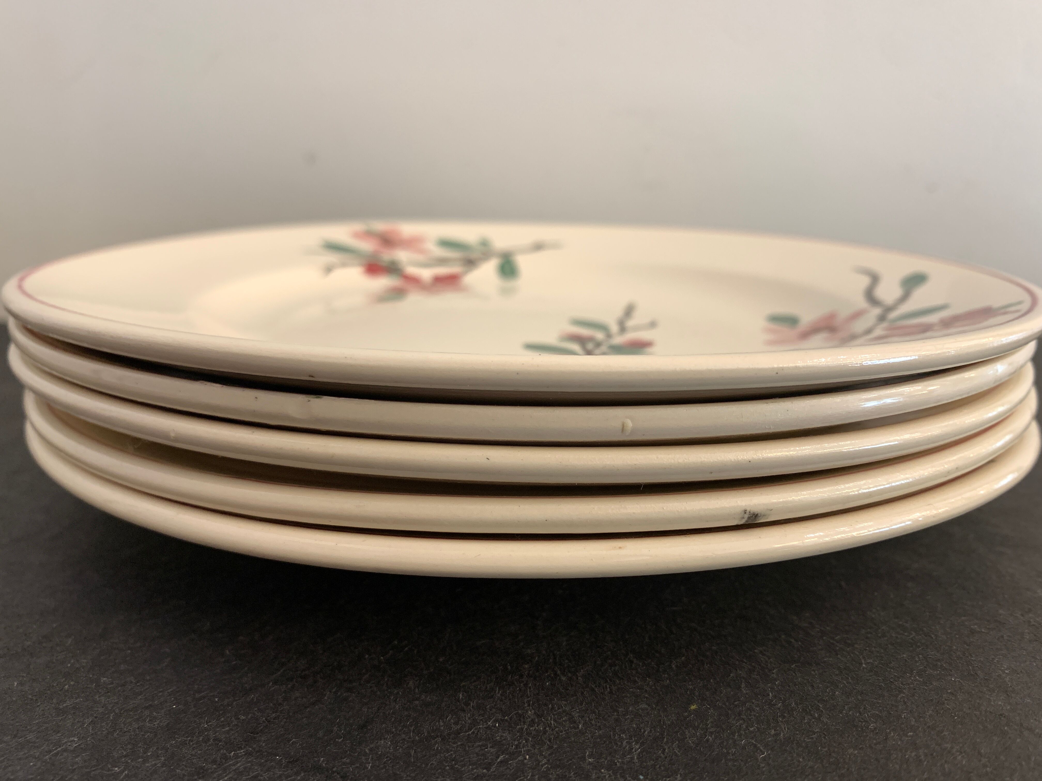 5 assiettes à dessert Digoin Sarreguemines, modèle Aigues Vives, 1940