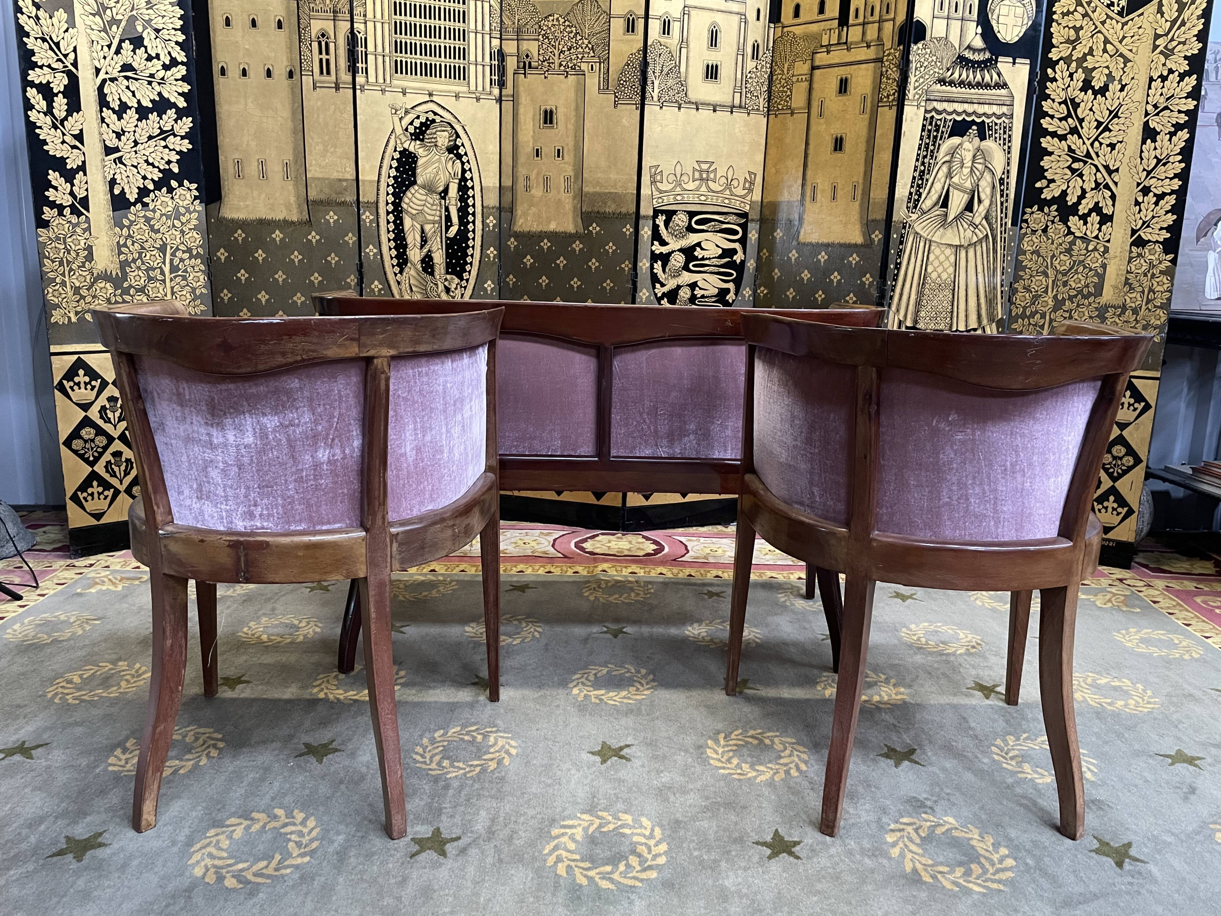 Living room with bench and two english armchairs in pink velvet
