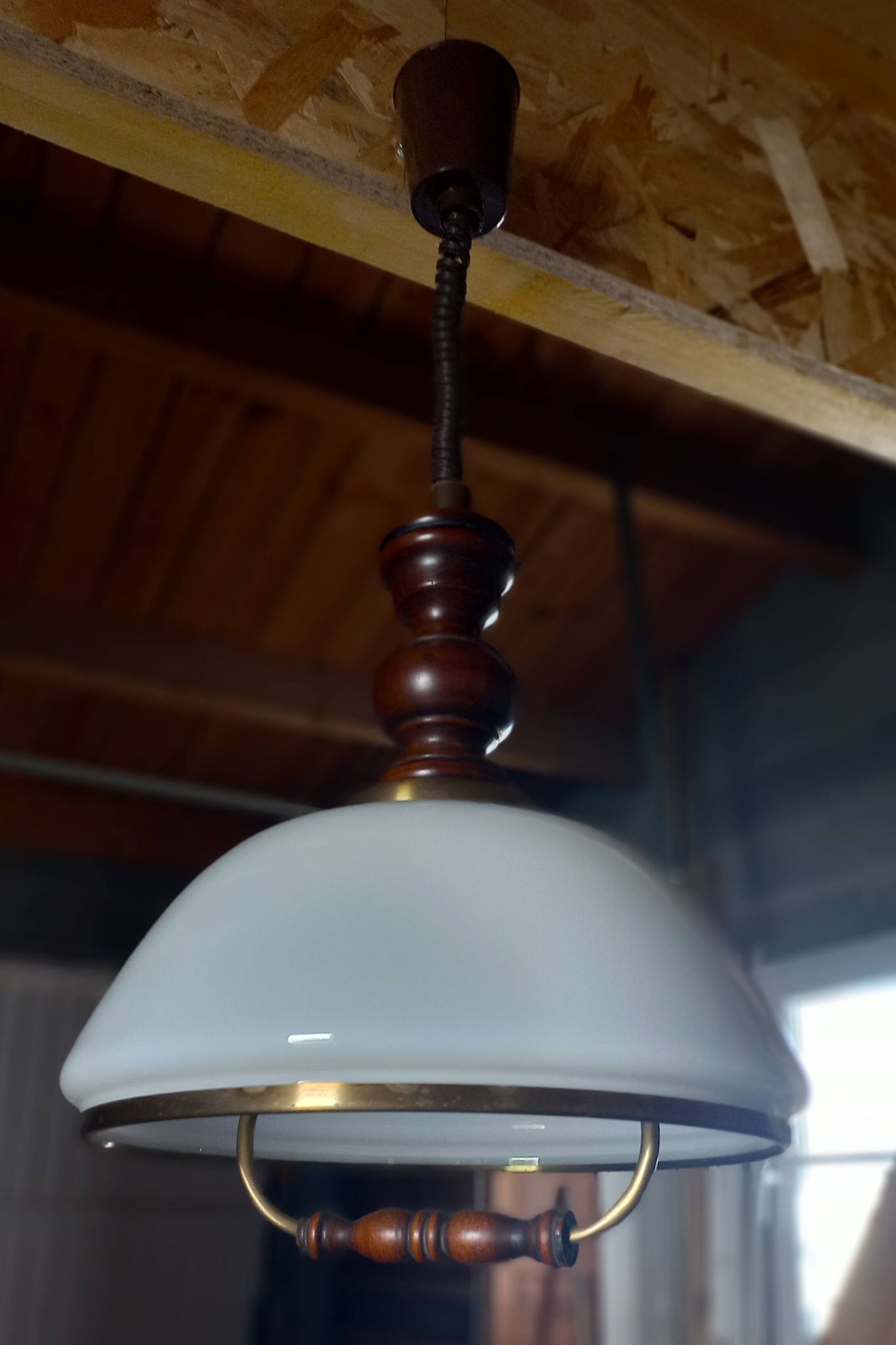 Suspension drop-down opaline
