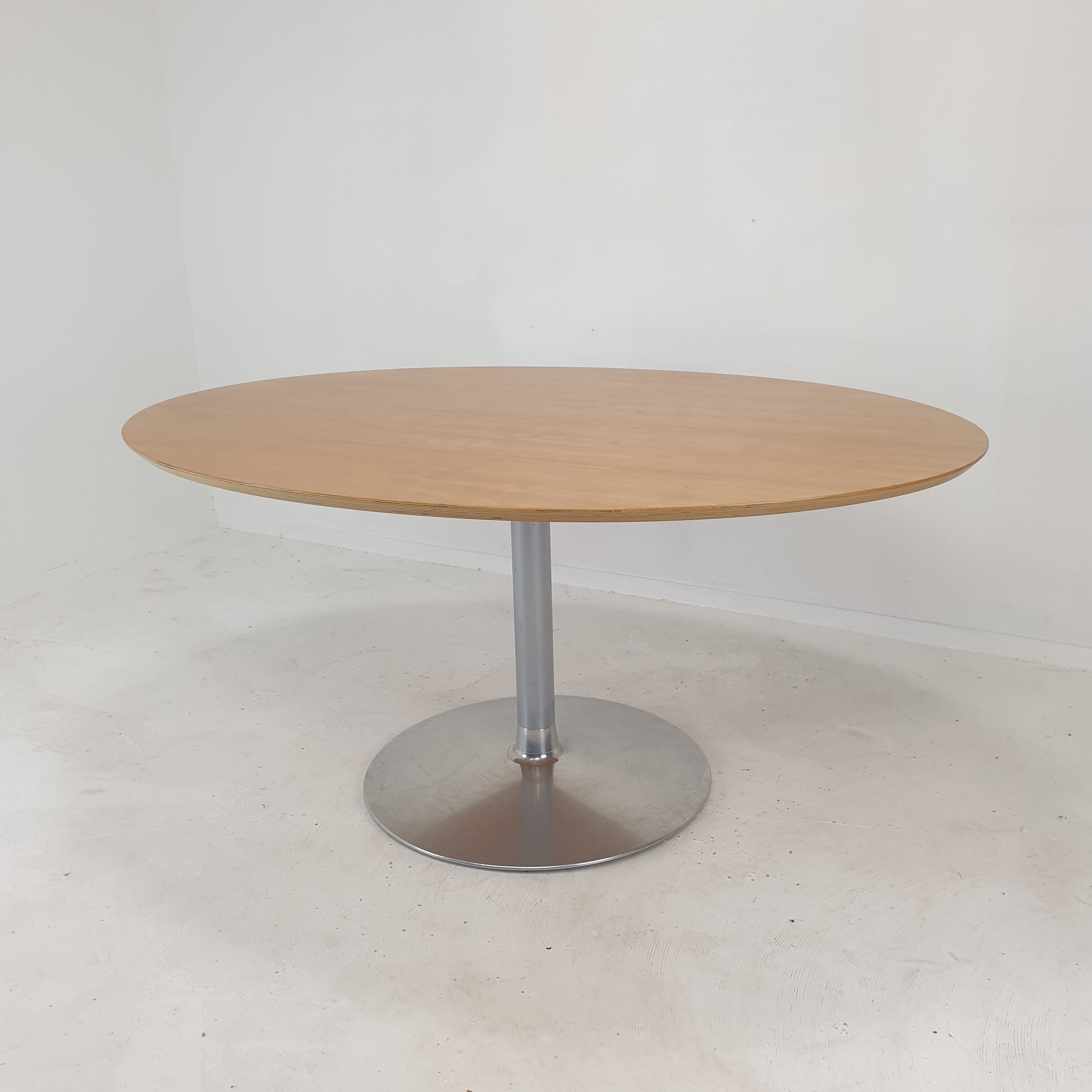 Oval dining table by Pierre Paulin for Artifort