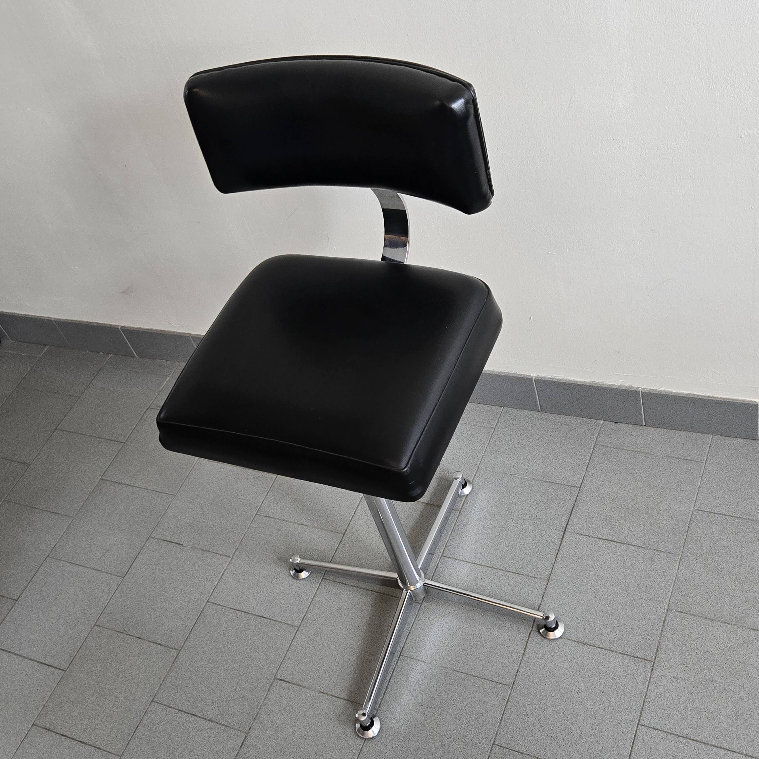 Vintage 1960s bar stool