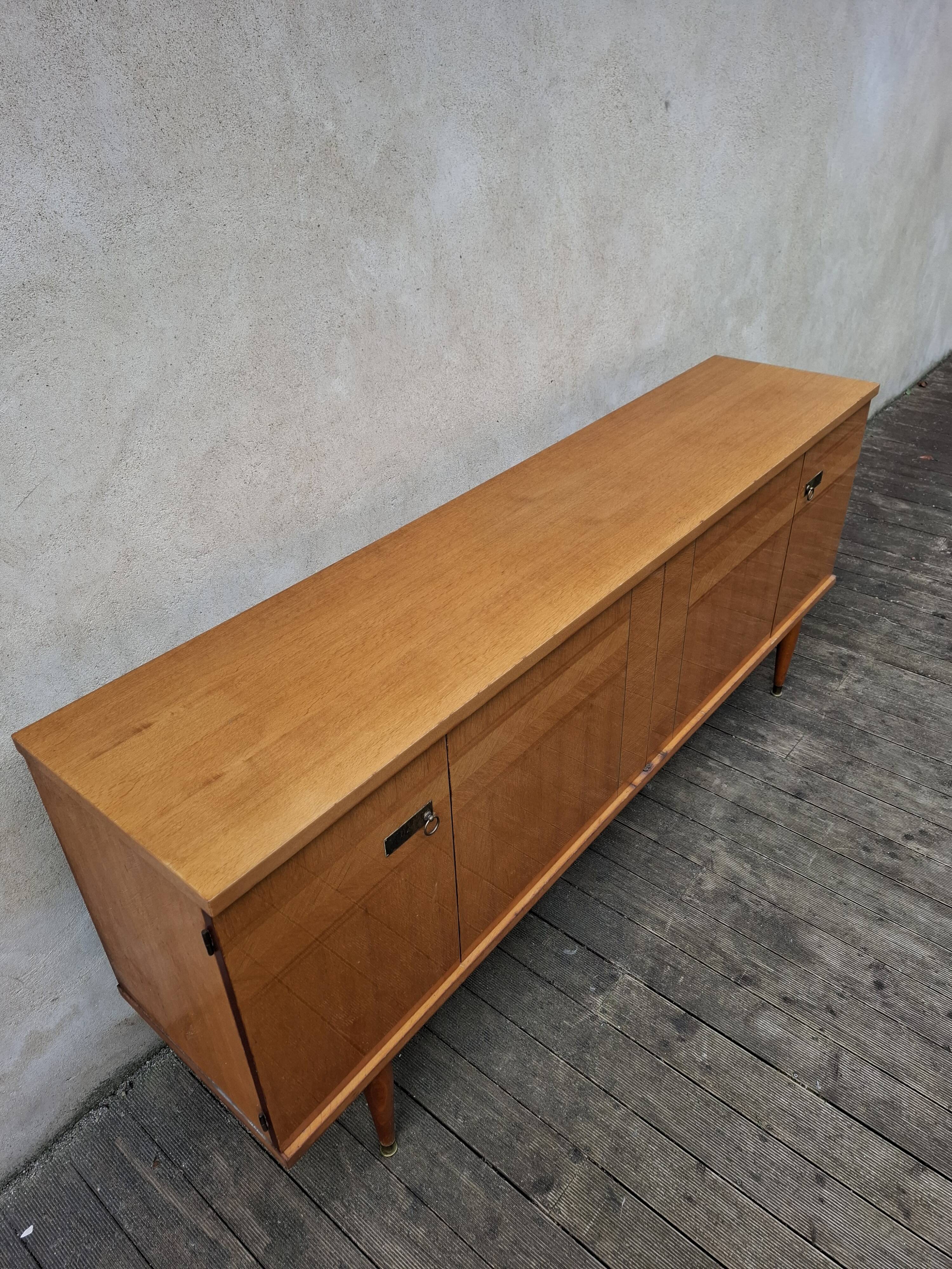 Vintage compass feet enfilade