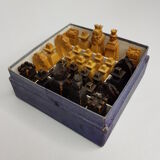 Jeu d'échecs ancien en bois sculpté dans sa boîte d'origine