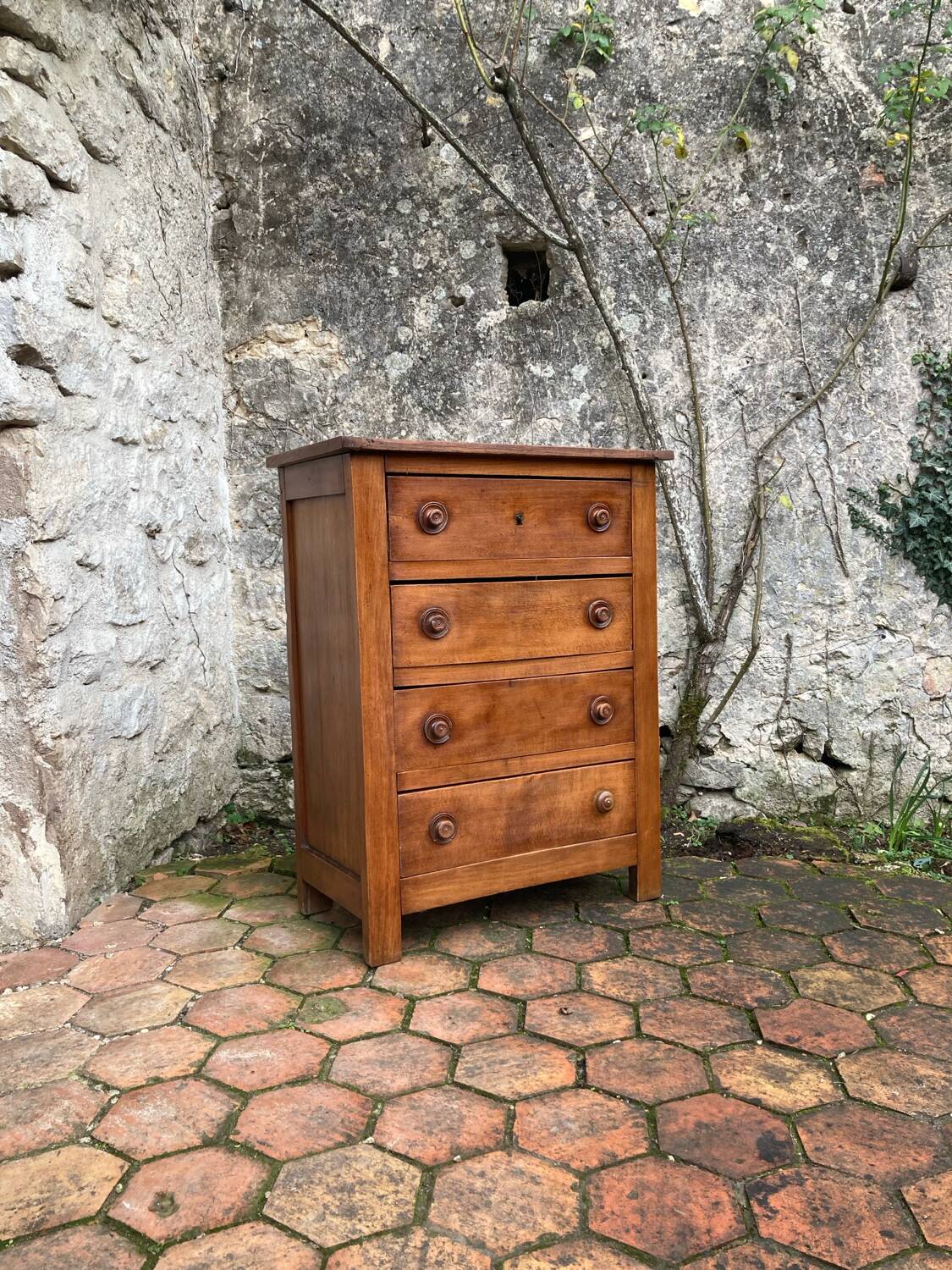 Antique chest of drawers