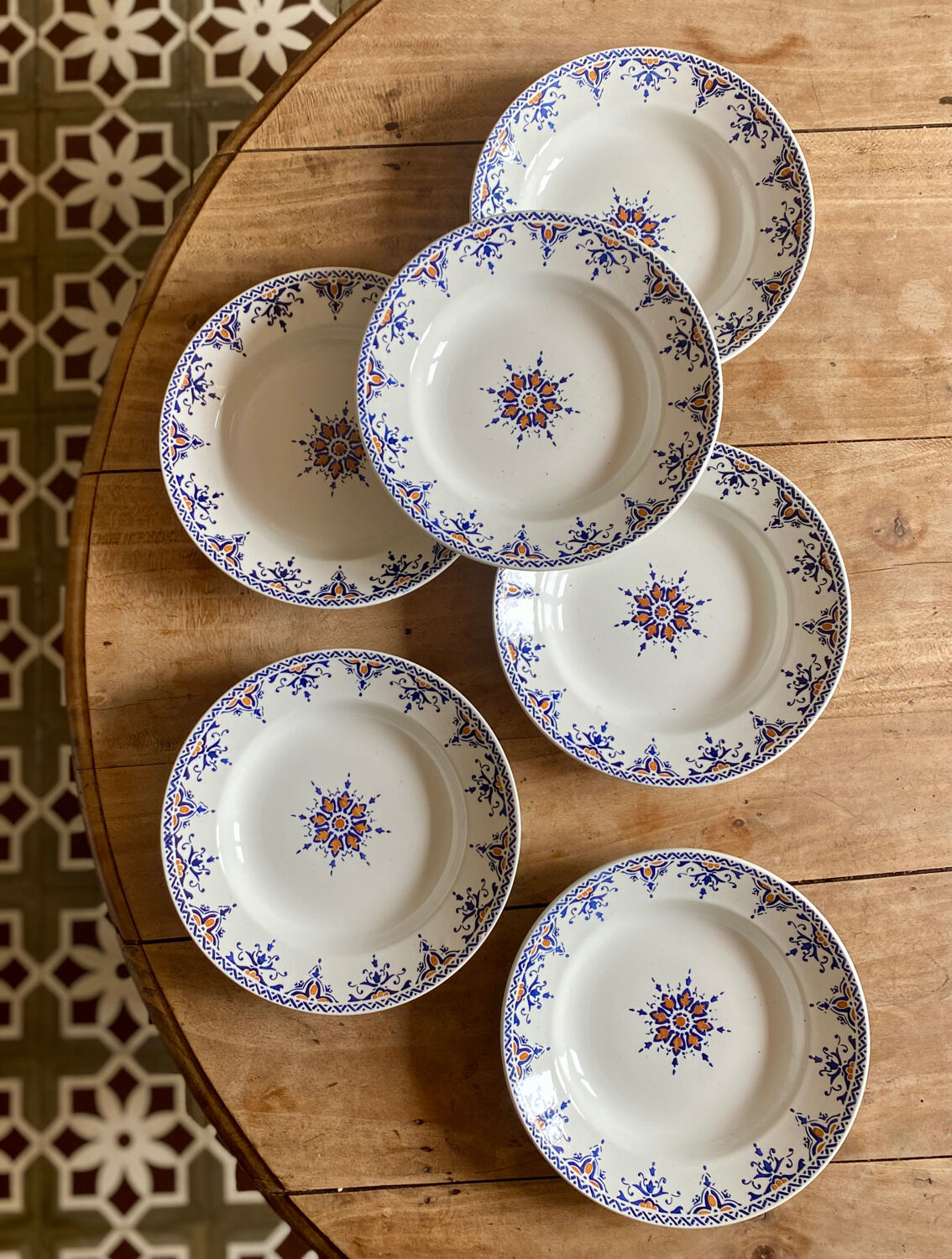 Lot de 6 assiettes creuses anciennes en terre de fer, modèle Cluny de Moulin de Loups