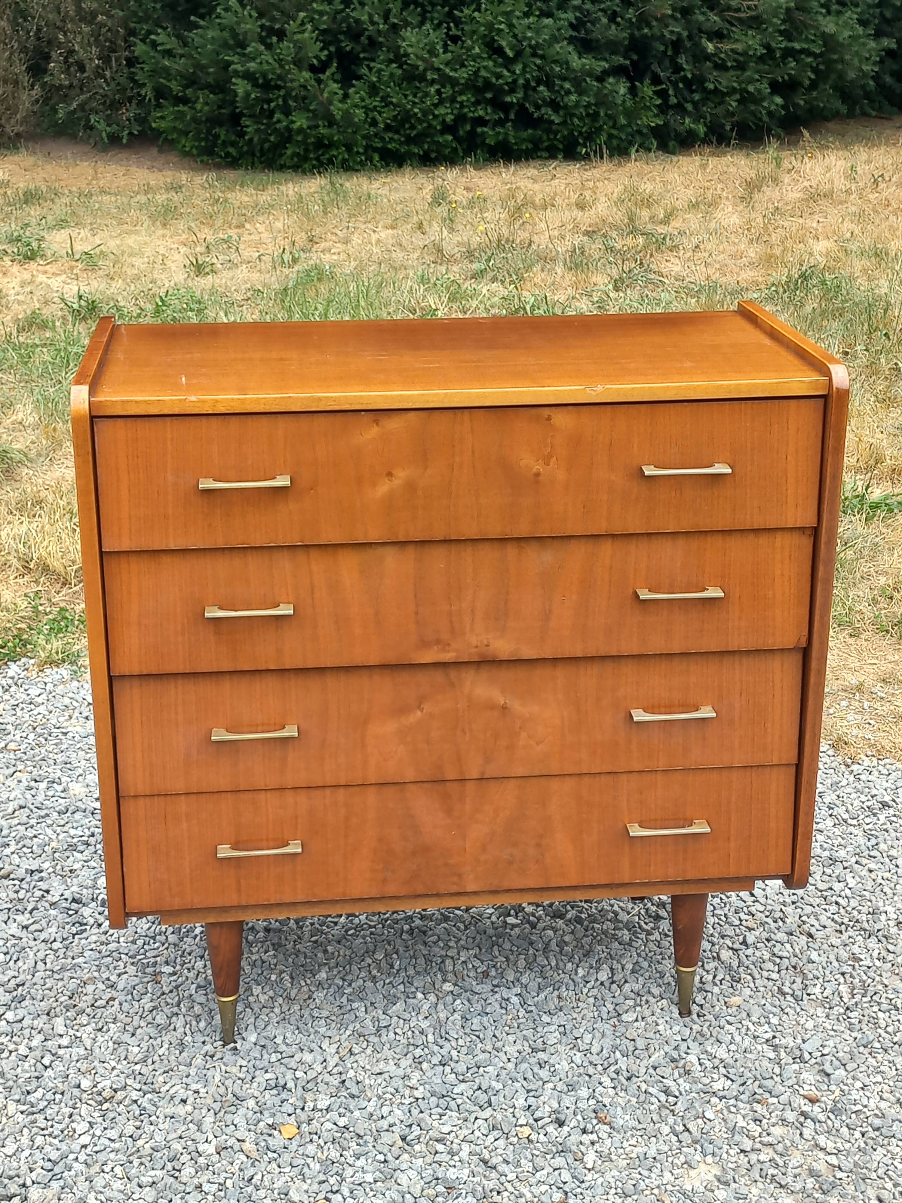 Vintage walnut varnished chest of drawers with 4 drawers from the 1960s.
