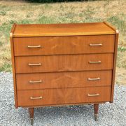 Vintage walnut varnished chest of drawers with 4 drawers from the 1960s.