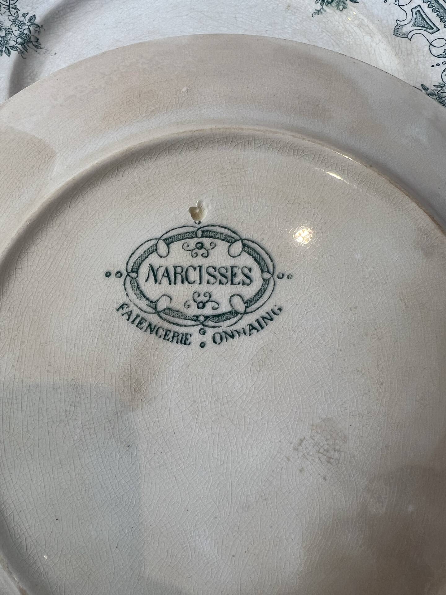 Set of 6 flat plates, ironstone Narcisses Onnaing.