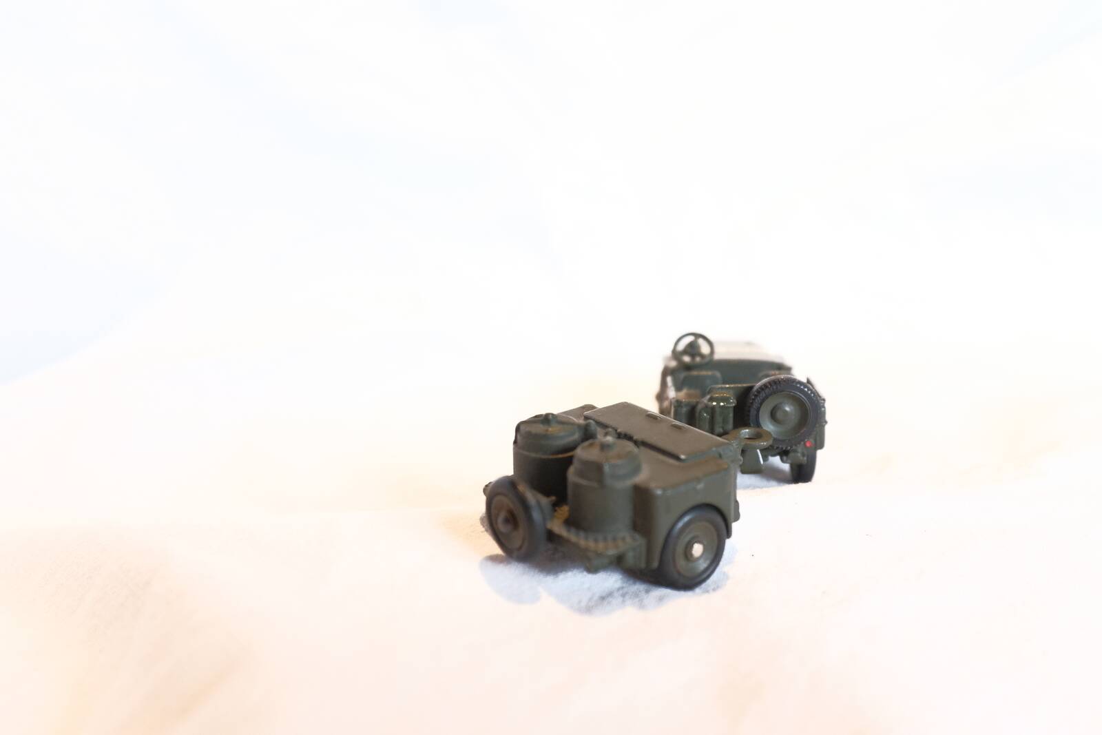 Little Jeep 80b + Marion 823 kitchen from Dinky Toys