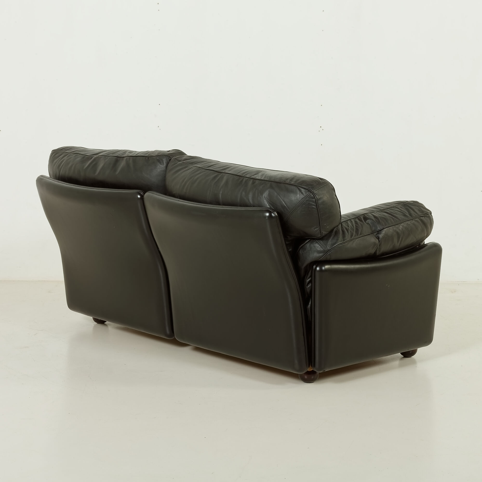 Poppy 2-seater leather sofa by Tito Agnoli for Poltrona Frau, 1970s