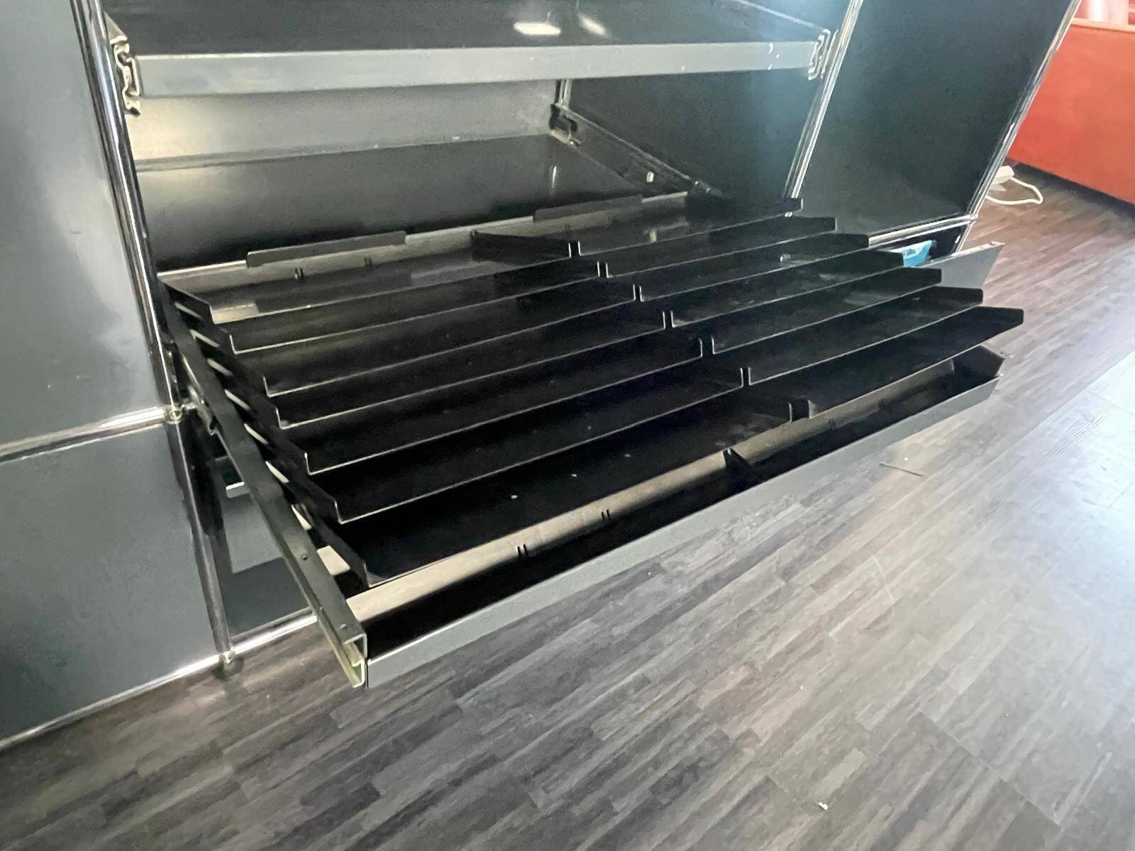 Bureau USM Haller – Gris Anthracite – Configuration complète - à Bordeaux