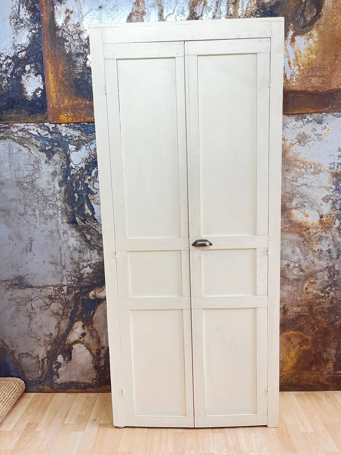 Parisian workshop cabinet