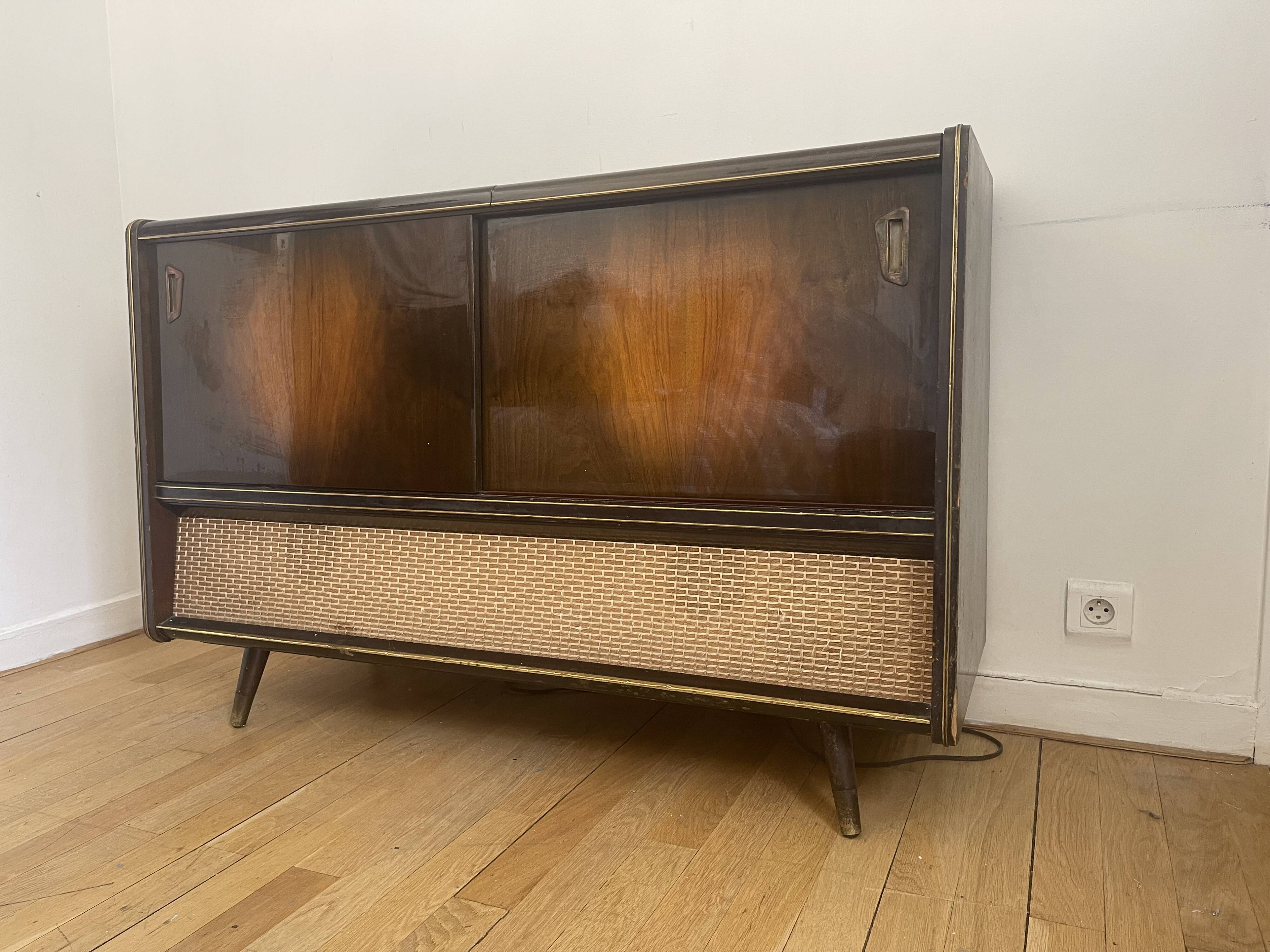 Radio cabinet/record player from the 50s/60s