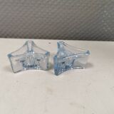 2 bougeoirs en verre bleuté