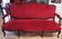 Ancienne banquette, canapé style Louis XV en velours rouge