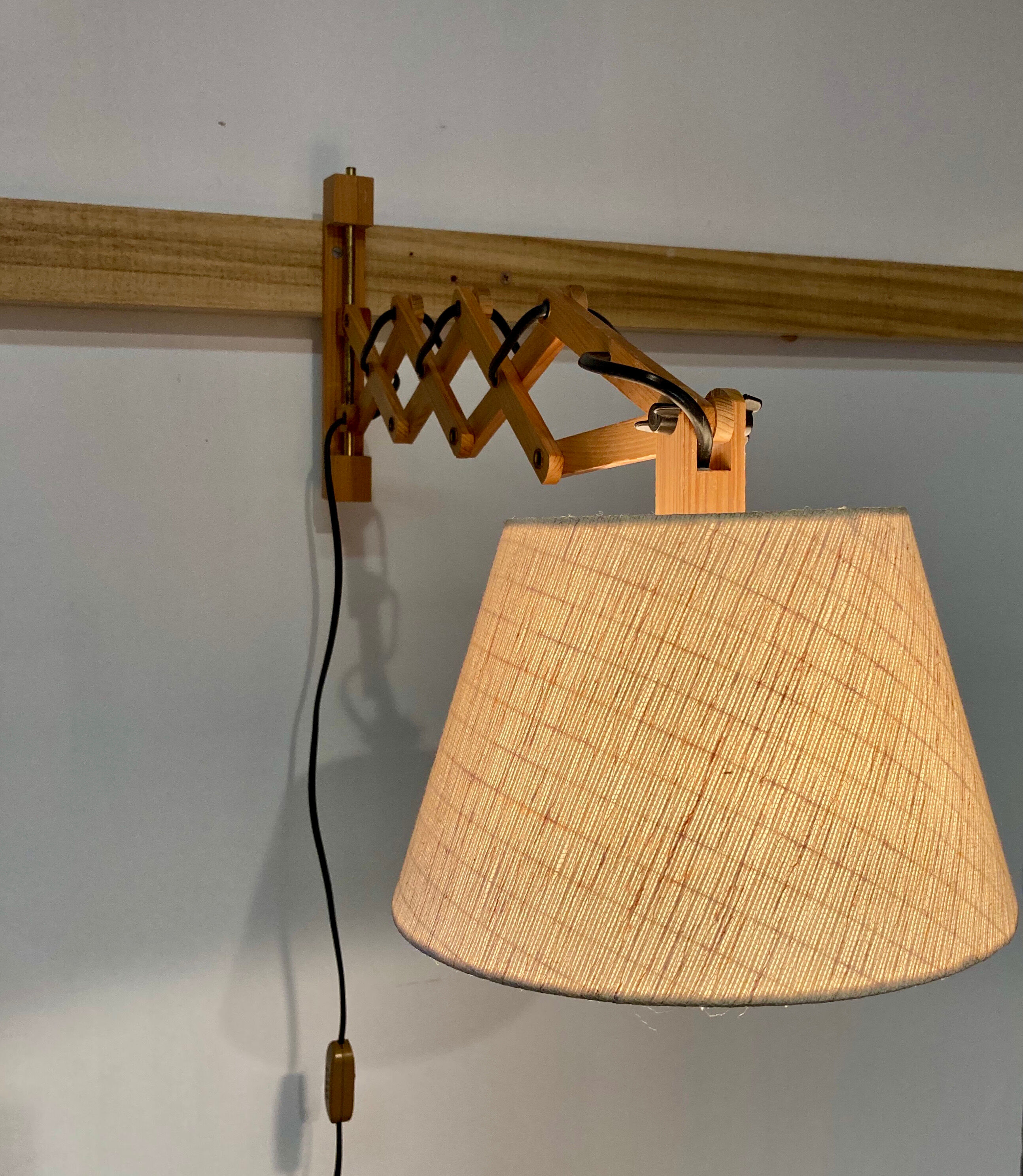 Wall lamp Le Klint scandinave 1950 Pair of 70's Plia chairs Castelli