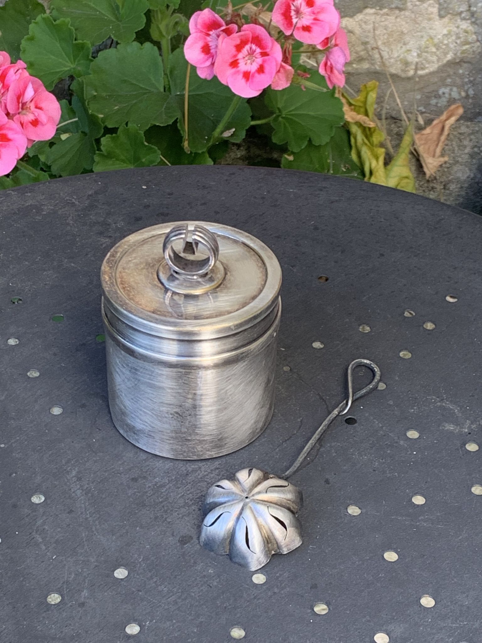 Sprinkling spoon and art deco sugar pot in silver metal