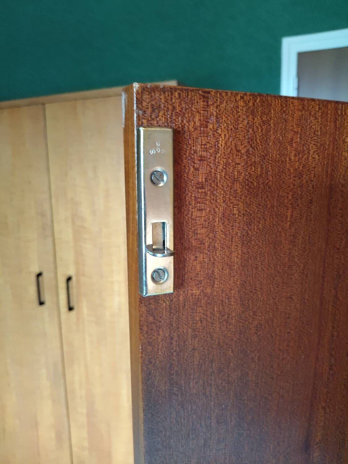 Armoire vintage scandinave en bois – penderie et étagères – années 60