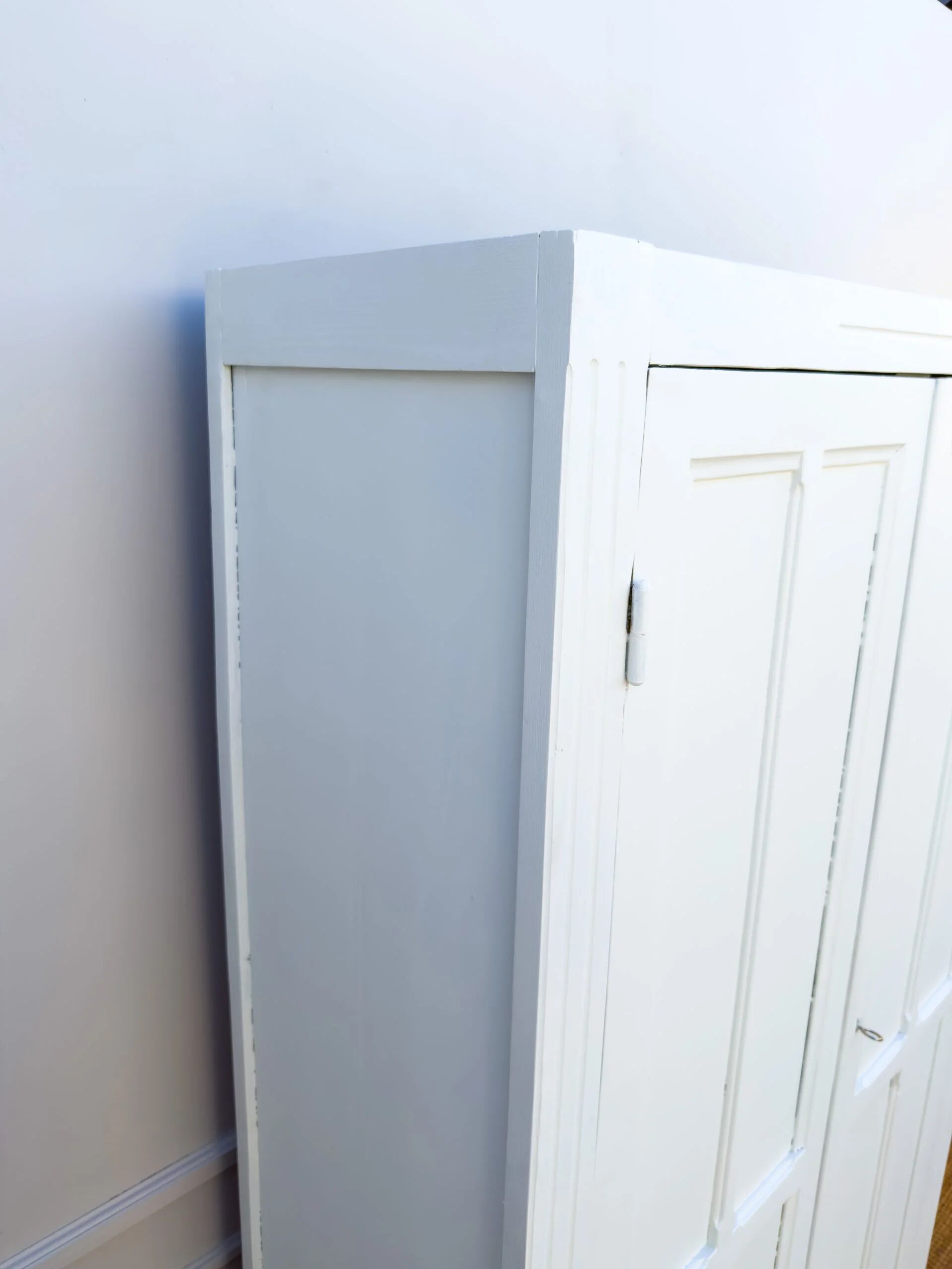 Armoire parisienne