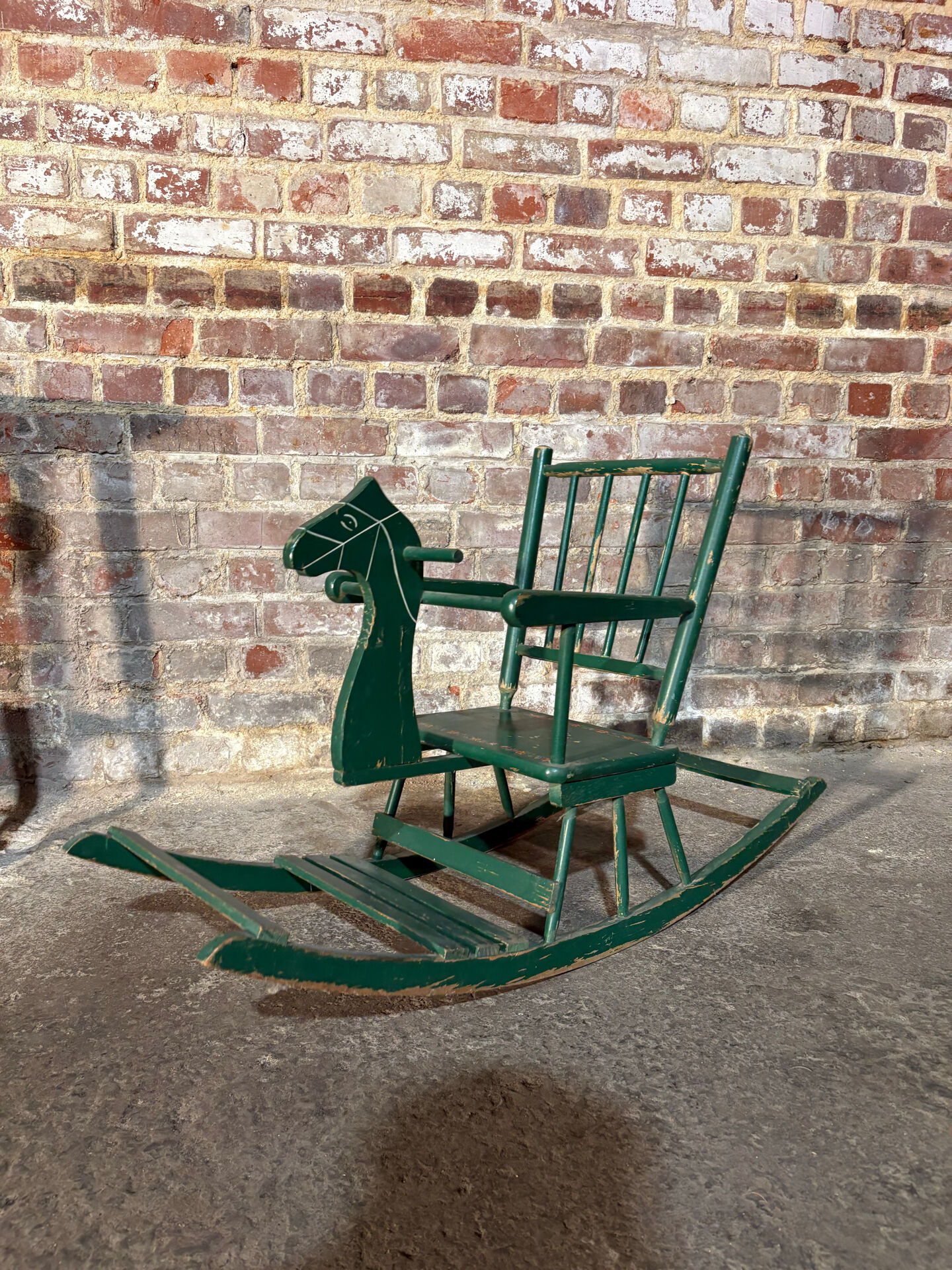 Cheval à bascule année 30 bois peint motif fleuri