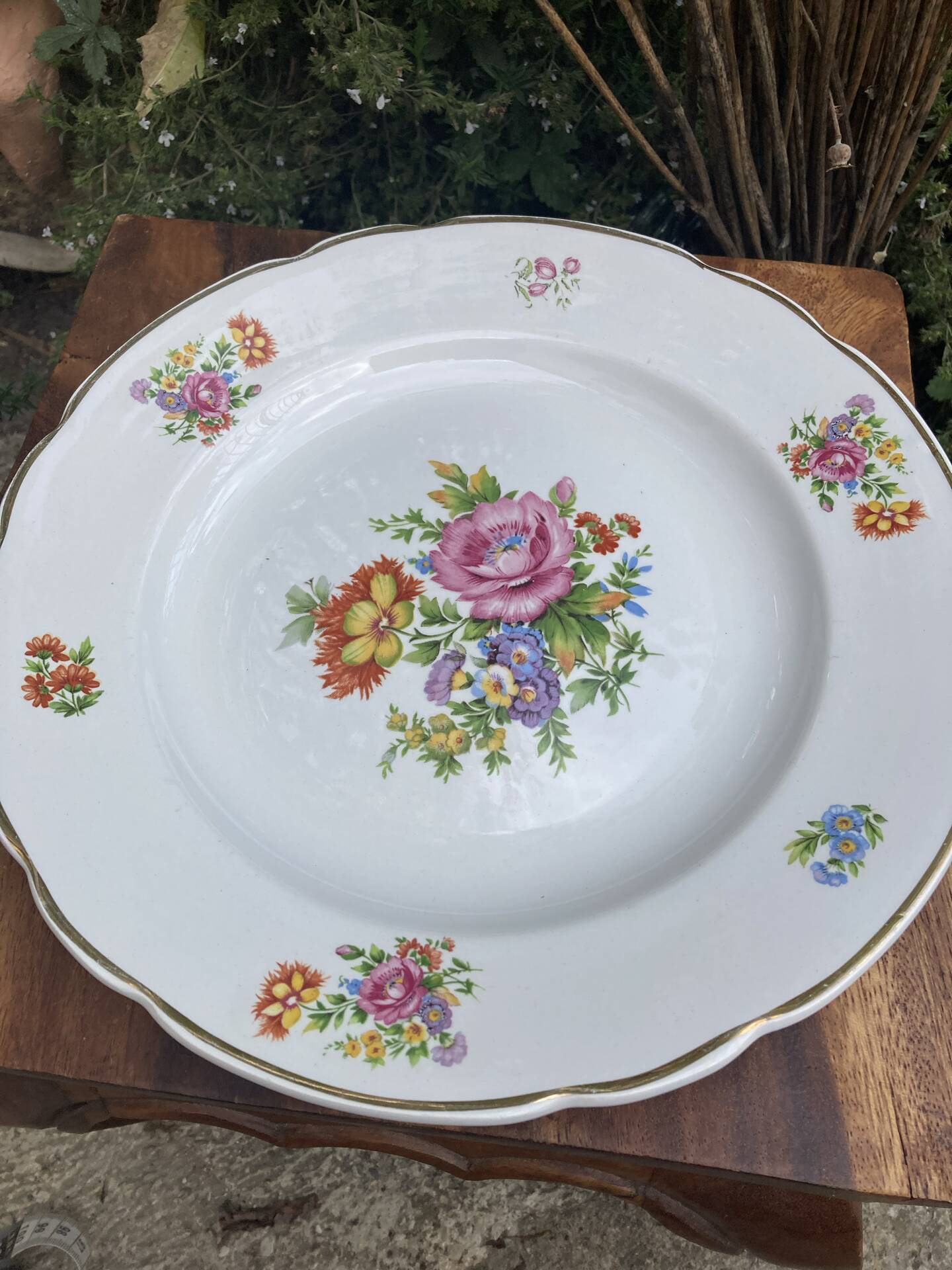 Plats de service ronds Digoin Sarreguemines charme d’antan