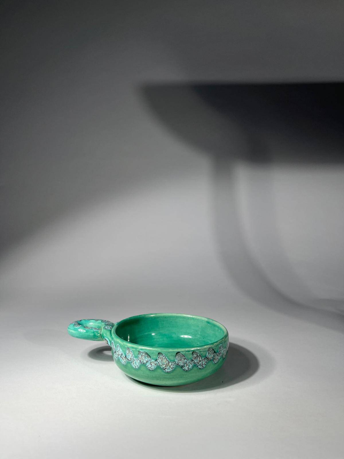 Set of 8 ceramic bowls with leaf decoration, signed Nissy Annecy, vintage