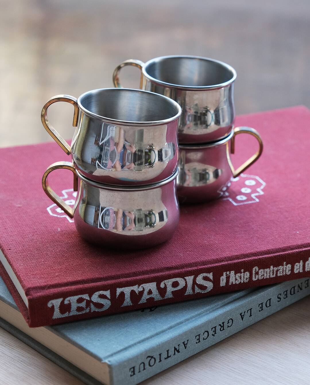 Stainless steel mugs x4, golden handle, vintage Italian craftsmanship.