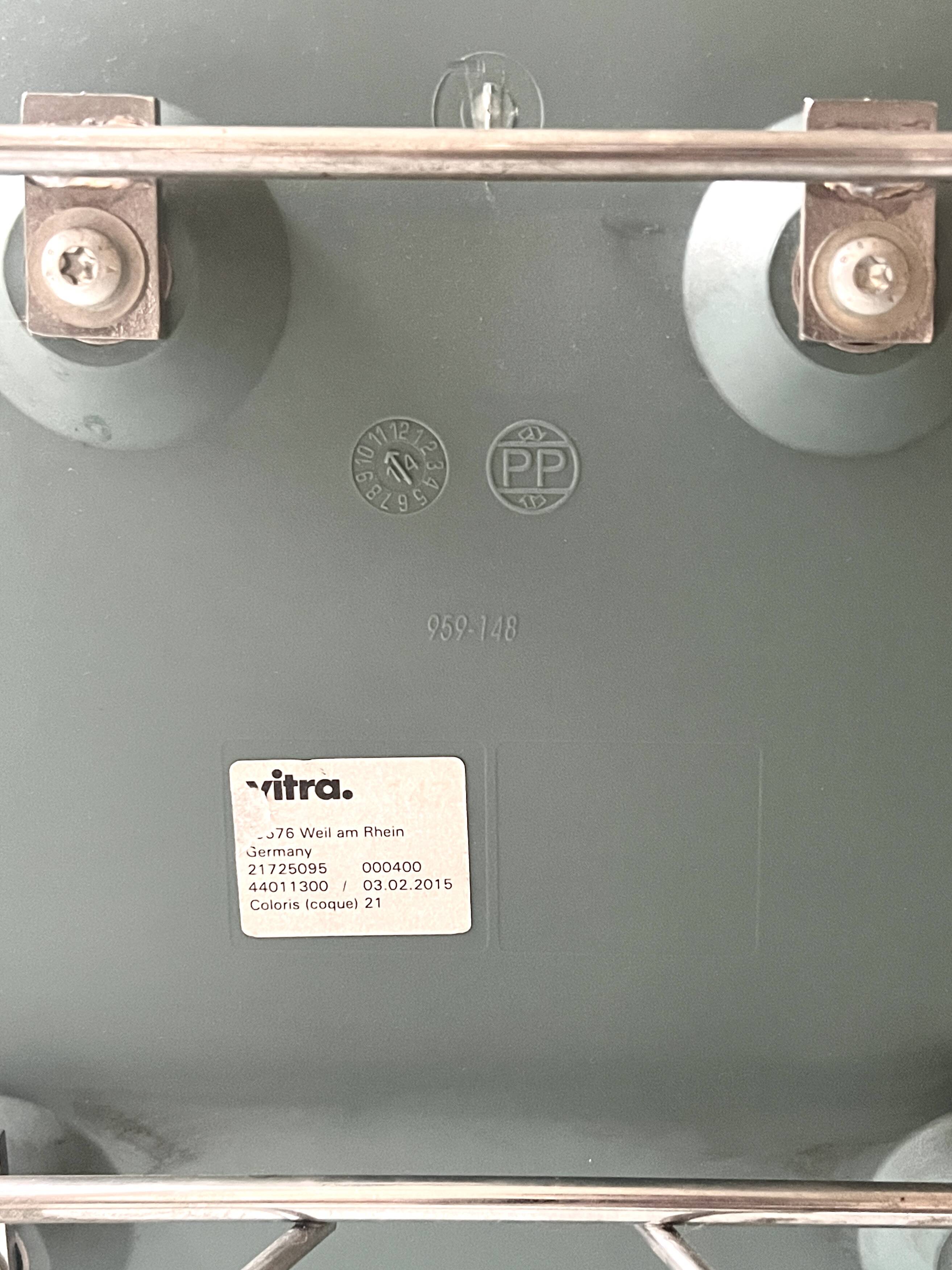 Eames Plastic Armchair RE RAR rocking chair design, Vitra edition.