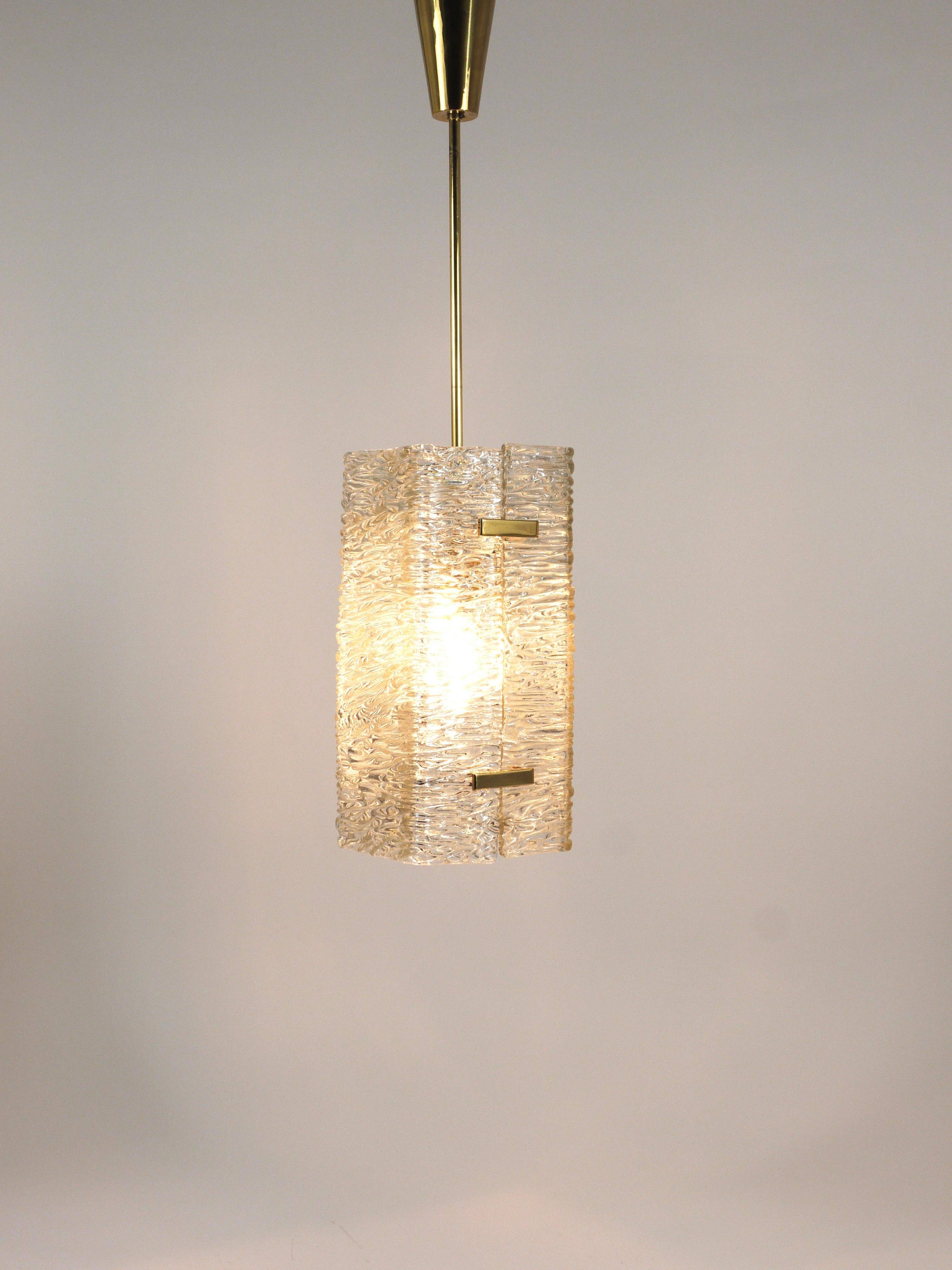 J.T. Kalmar Lustre Rectangulaire en Verre Texturé et Laiton, Suspension, Années 1950