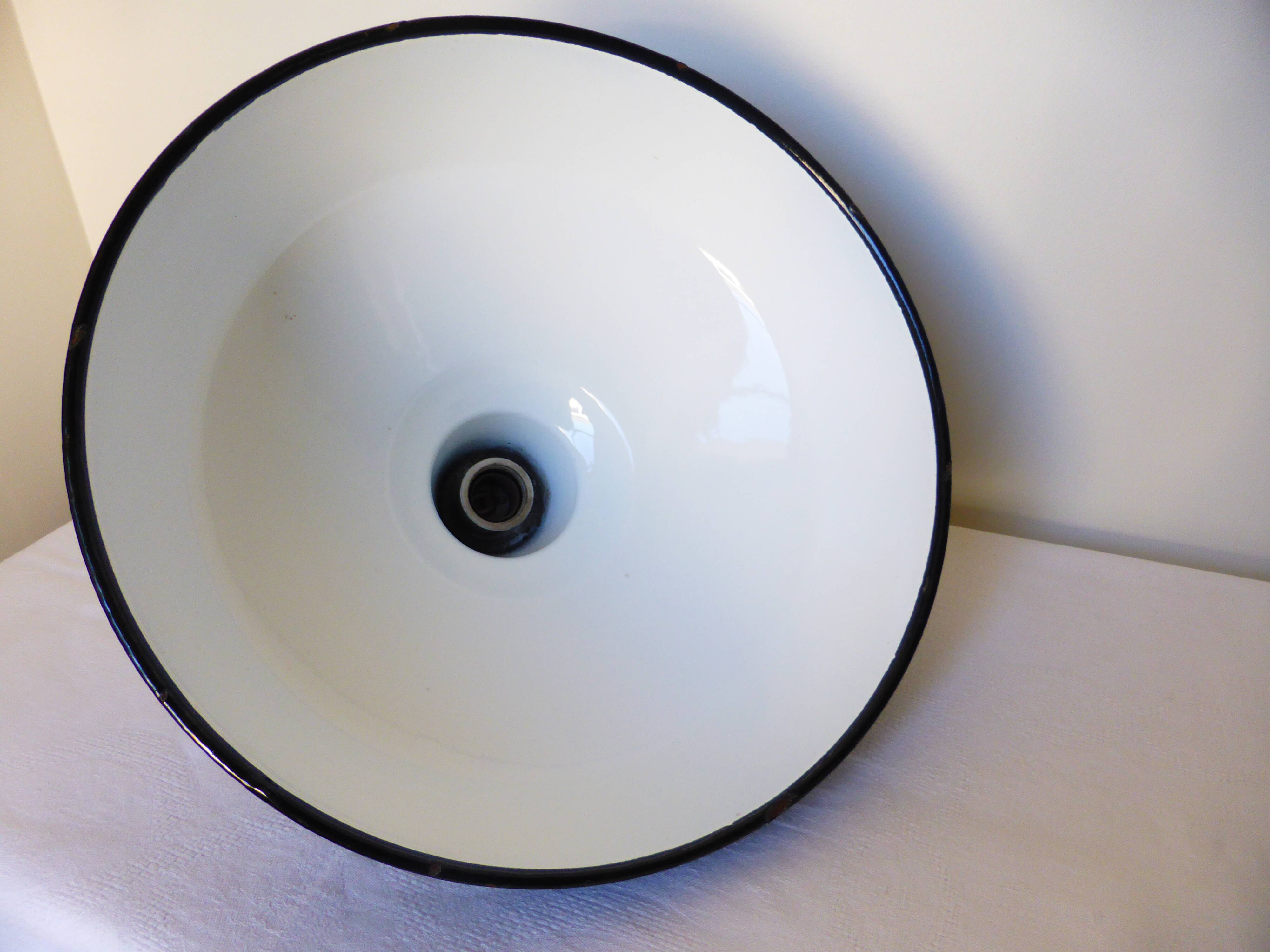 Industrial pendant light in enamelled sheet metal 2106159