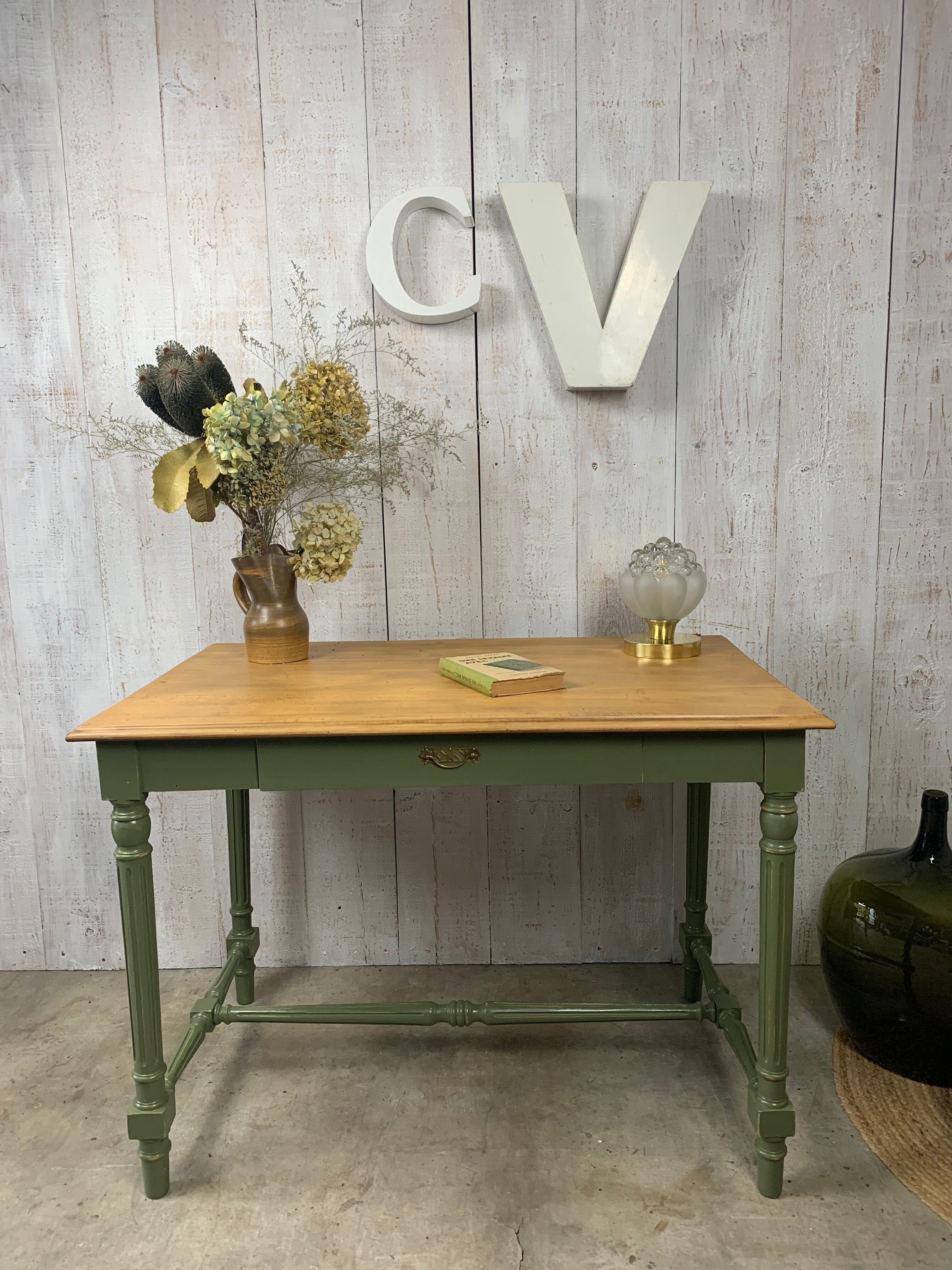 Shabby Office