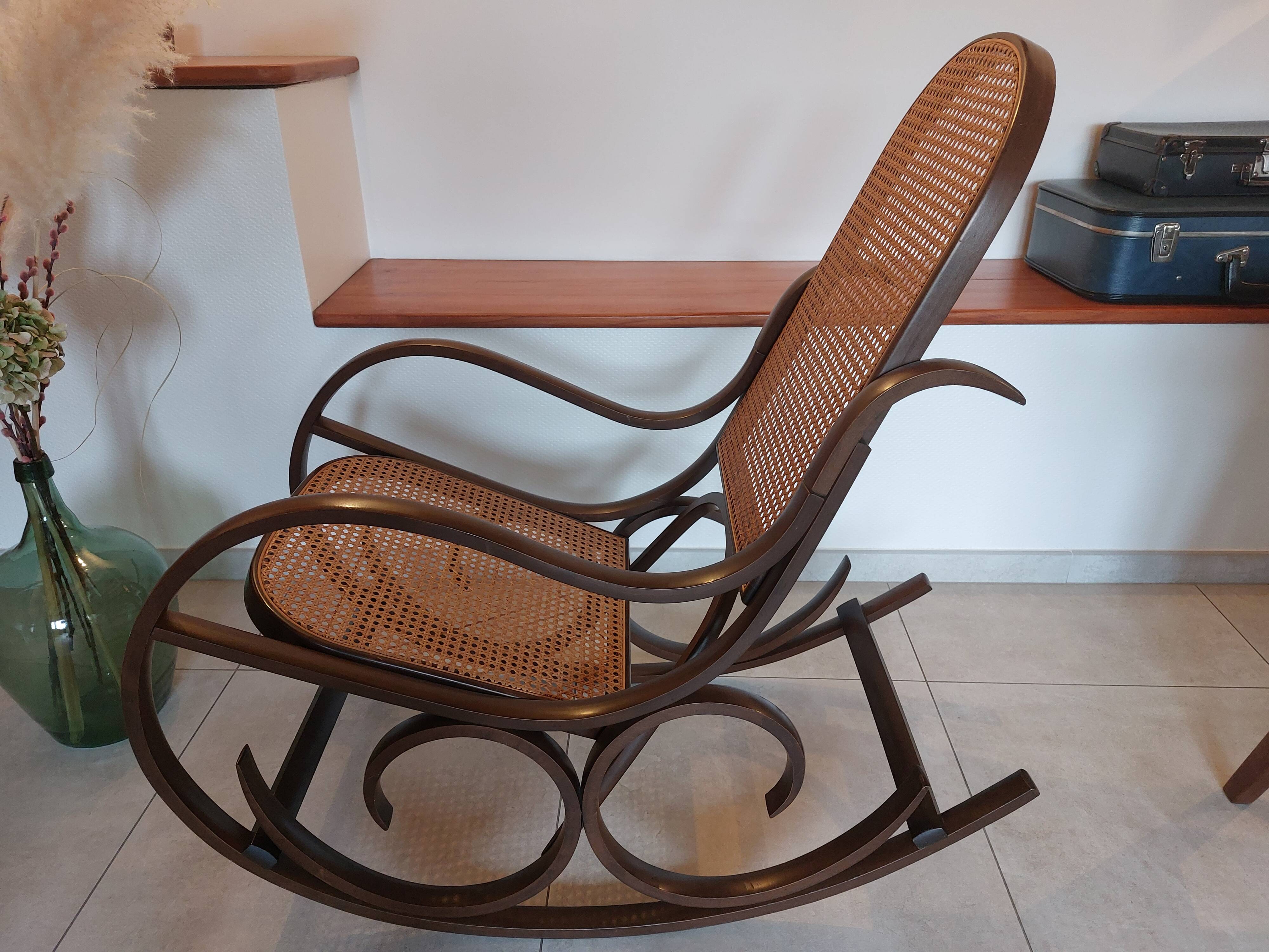 Rocking-chair en bois courbé