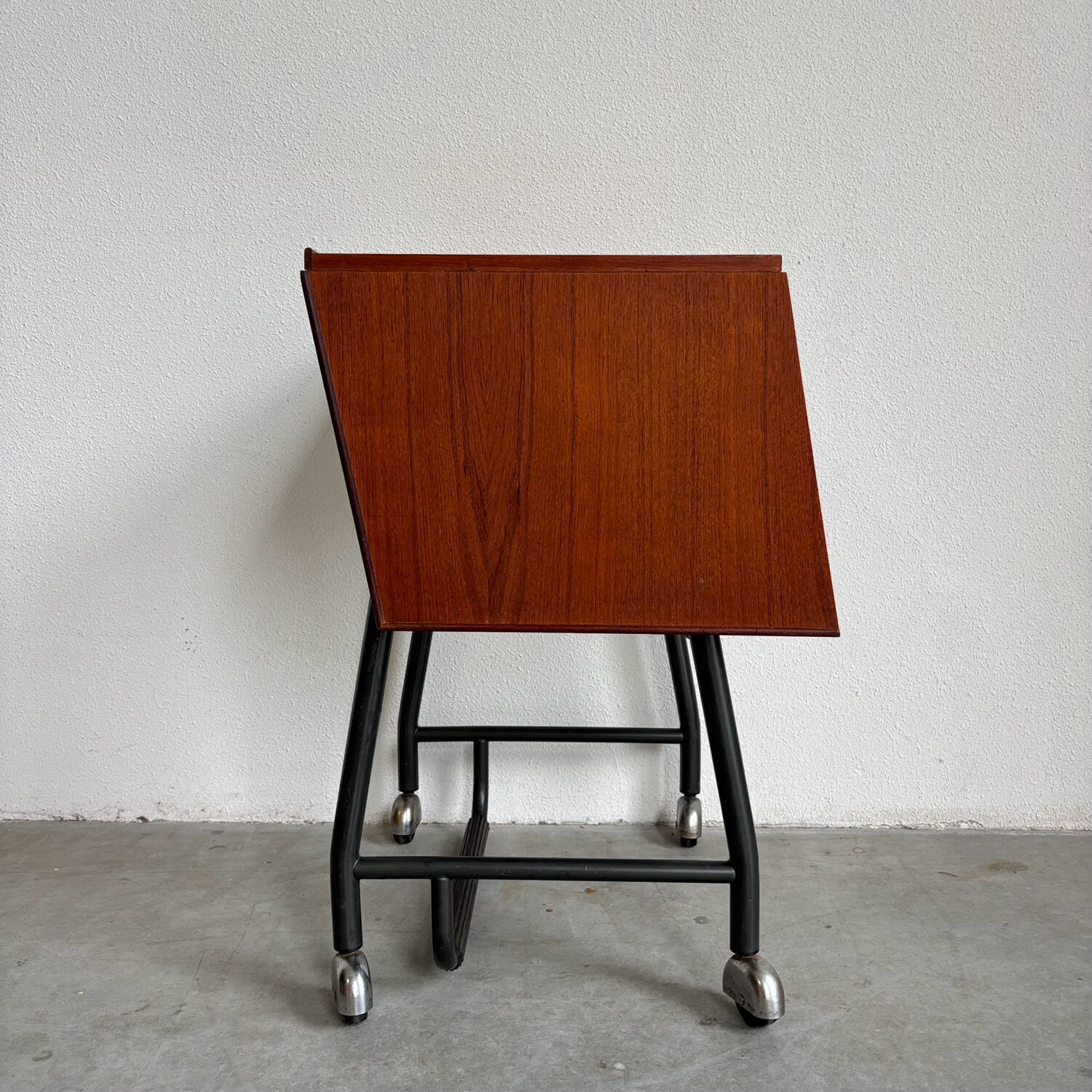 Chariot de machine à écrire vintage - table d'appoint en teck