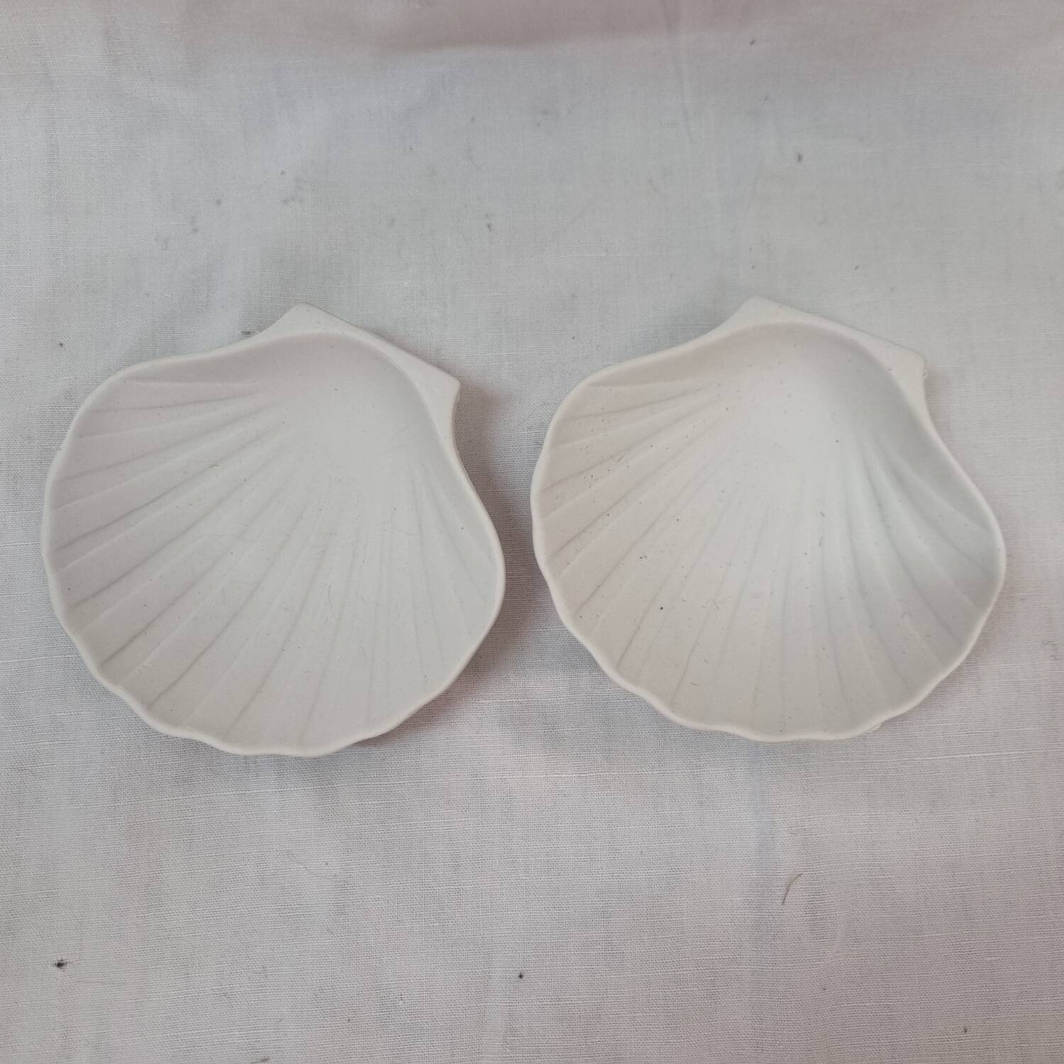 Porcelain scallop butter dish