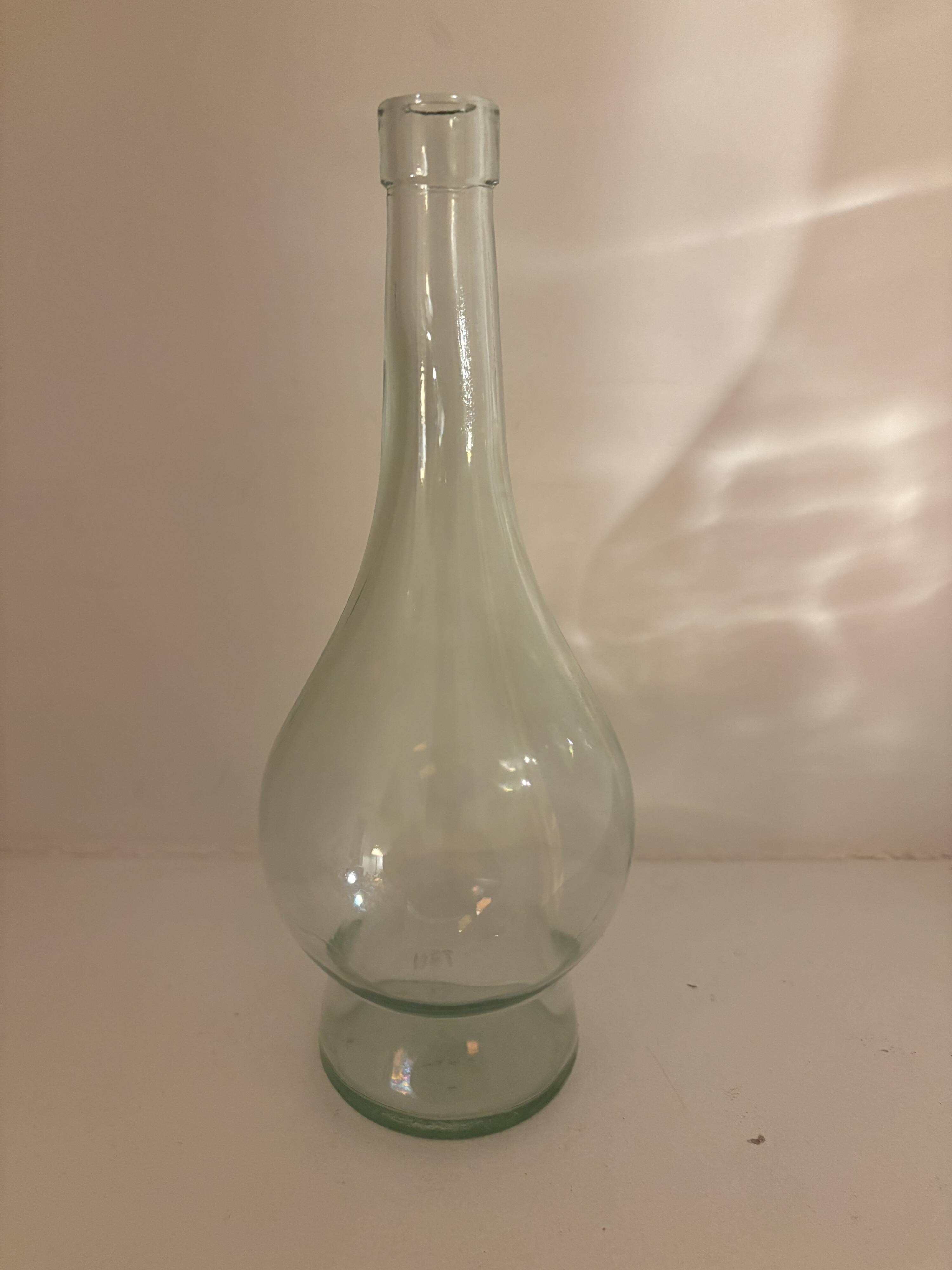 set of 17 decorative items