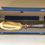 Filled silver cake shovel